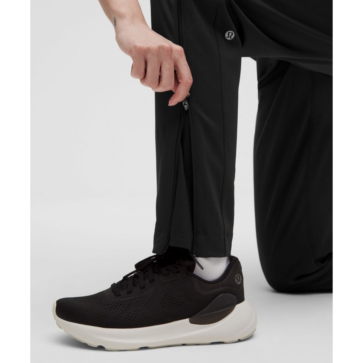 룰루레몬(LULULEMON) Everlux 하이라이즈 집 레그 트랙 팬츠 *아시아 핏  BLK
