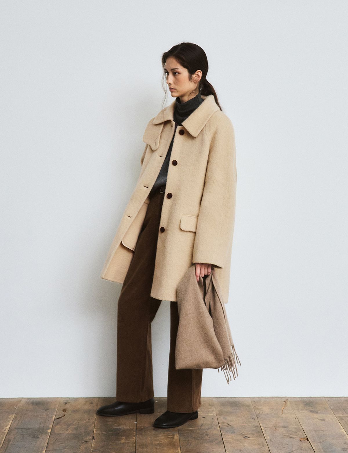 더엘로(THEELO) Shaggy Handmade Coat (Ivory)