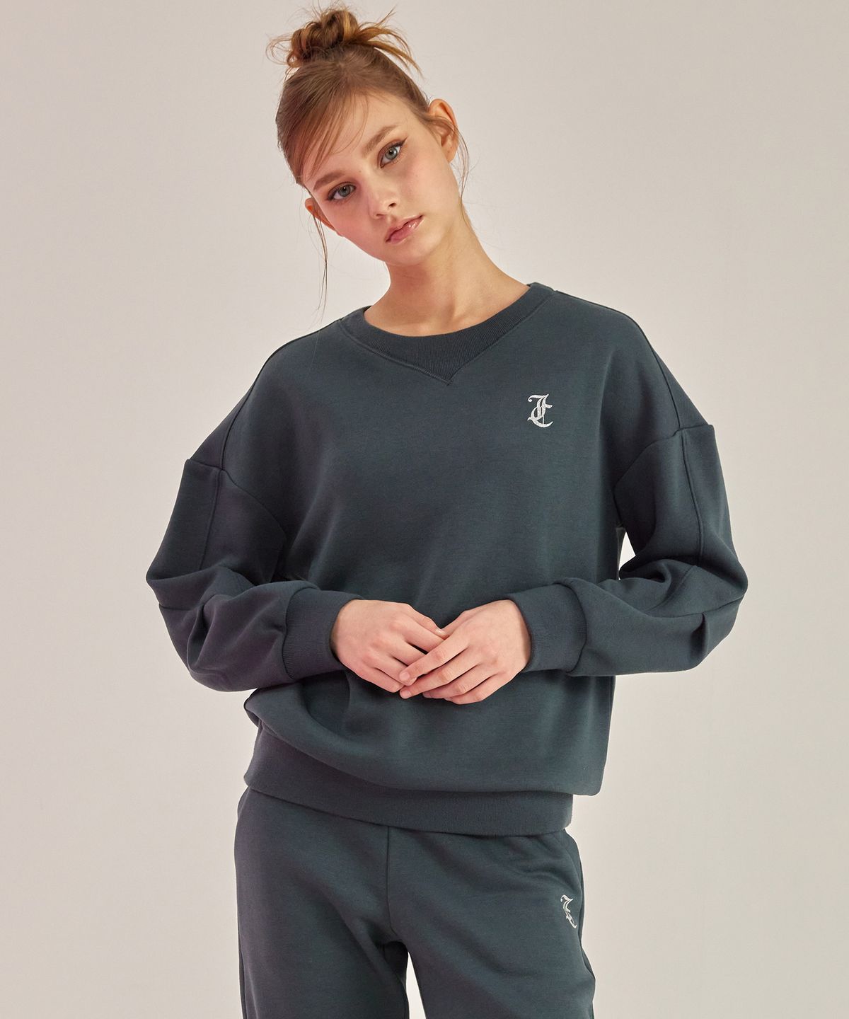 쥬시꾸뛰르 라이프웨어(JUICYCOUTURELIFEWEAR) 로고 트레이닝 맨투맨 (3colors)