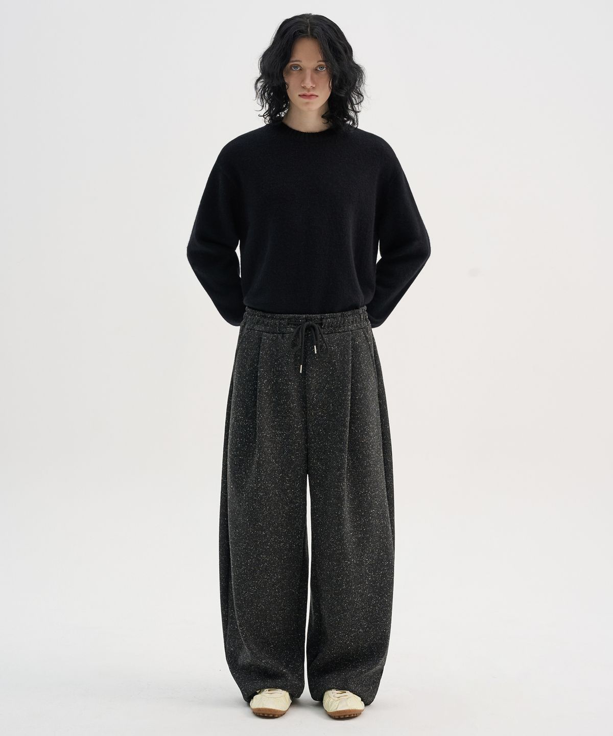 트립르센스(TRIP LE SENS) [F/W]네프 텍스처 원턱 커브드 밴딩 팬츠_멜란 블랙
