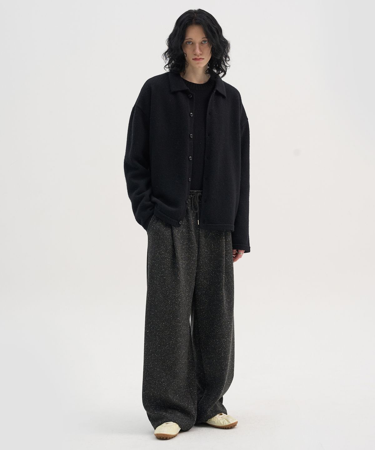 트립르센스(TRIP LE SENS) [F/W]네프 텍스처 원턱 커브드 밴딩 팬츠_멜란 블랙