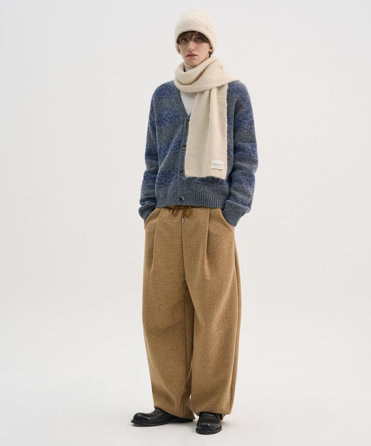트립르센스(TRIP LE SENS) [F/W]네프 텍스처 원턱 커브드 밴딩 팬츠_멜란 베이지