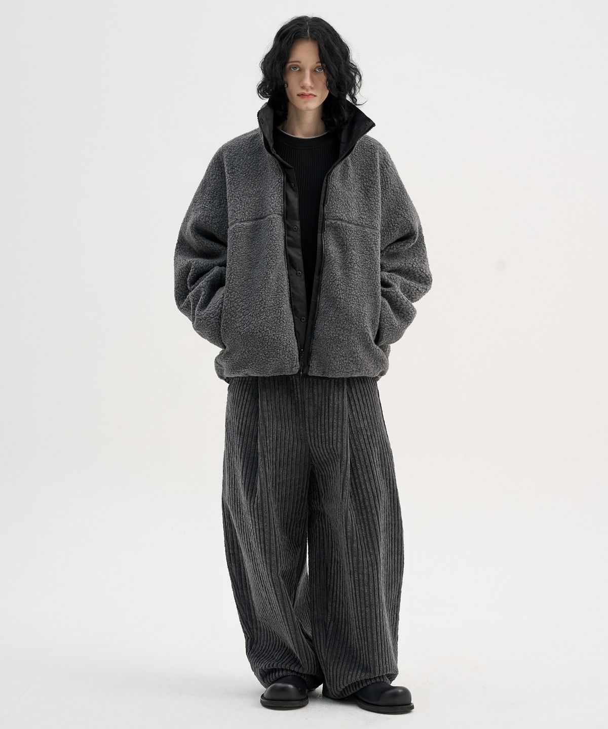 트립르센스(TRIP LE SENS) [F/W]코듀로이 원턱 커브드 밴딩 팬츠_차콜