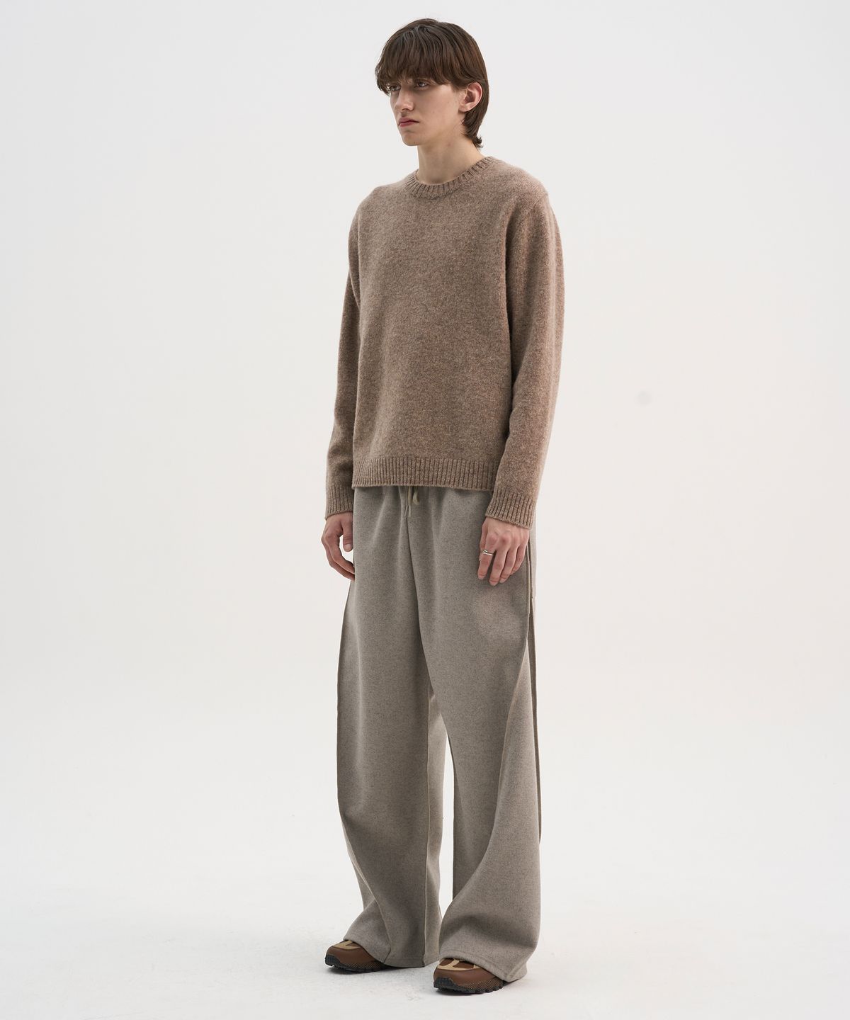 트립르센스(TRIP LE SENS) [F/W]컷 아웃 소프트 커브드 밴딩 팬츠_베이지