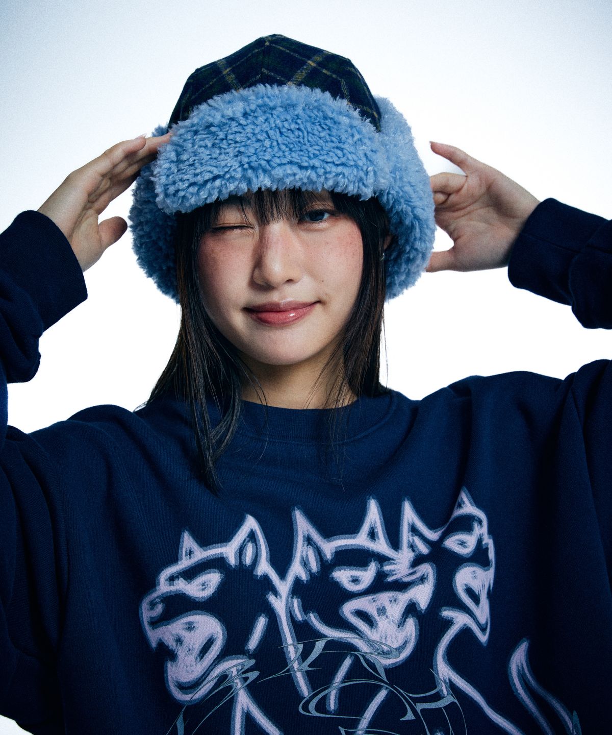 유얼쎄시(YOUR SASSY) Fuzzy Bunny Check Trapper Hat (BLUE)