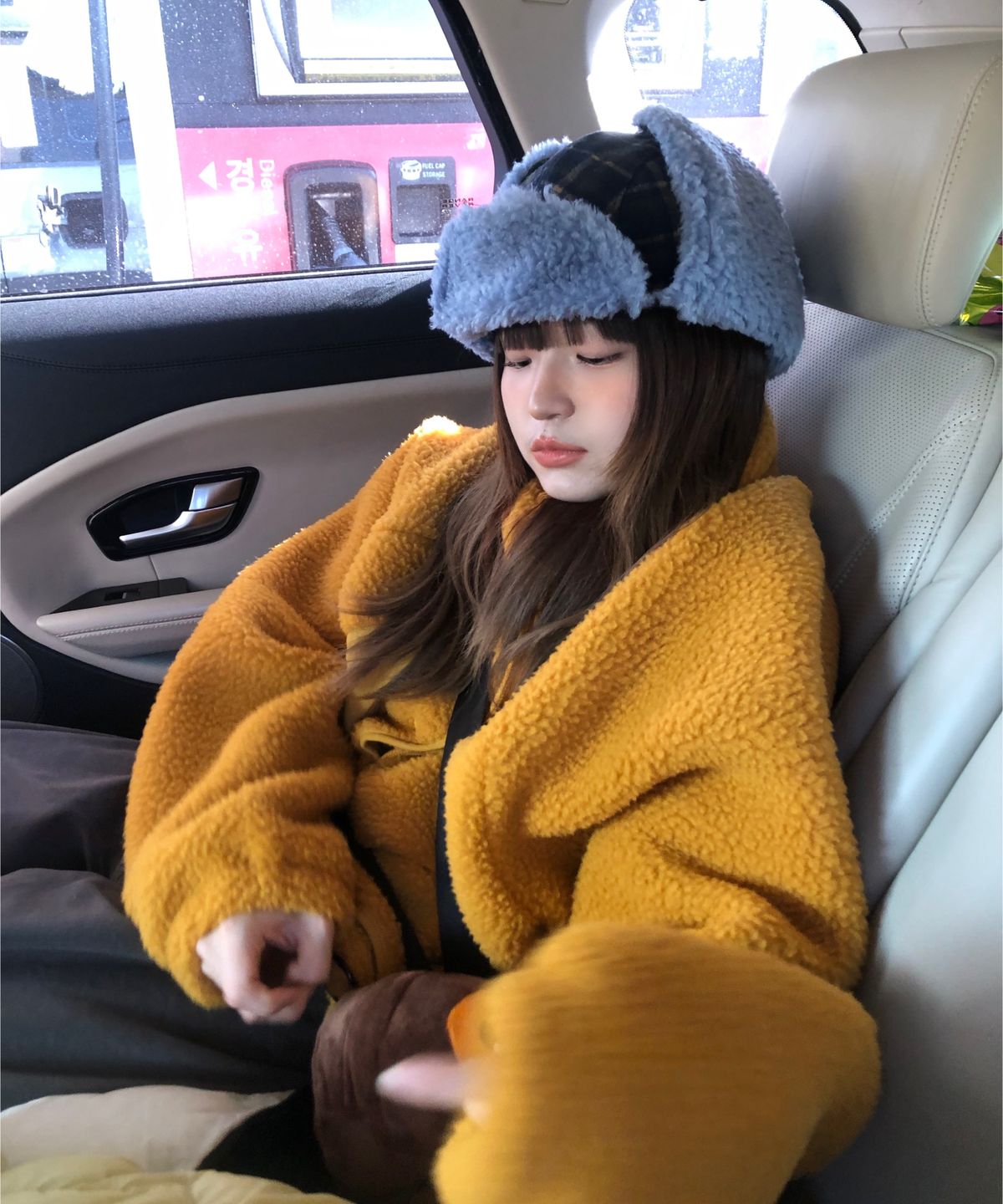 유얼쎄시(YOUR SASSY) Fuzzy Bunny Check Trapper Hat (BLUE)