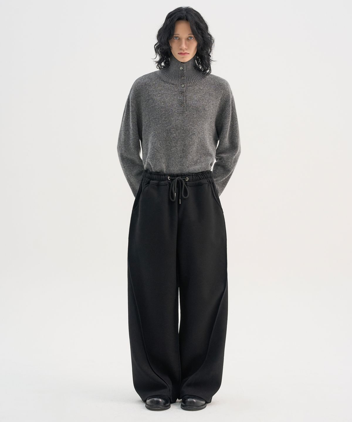 트립르센스(TRIP LE SENS) [F/W]컷 아웃 소프트 커브드 밴딩 팬츠_블랙