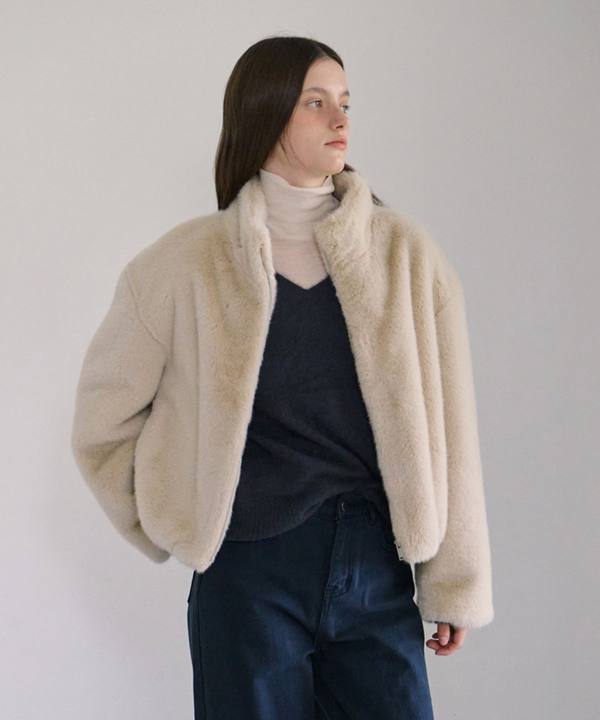 아위(AHWE) FAKE FUR ZIP-UP JACKET_L BEIGE