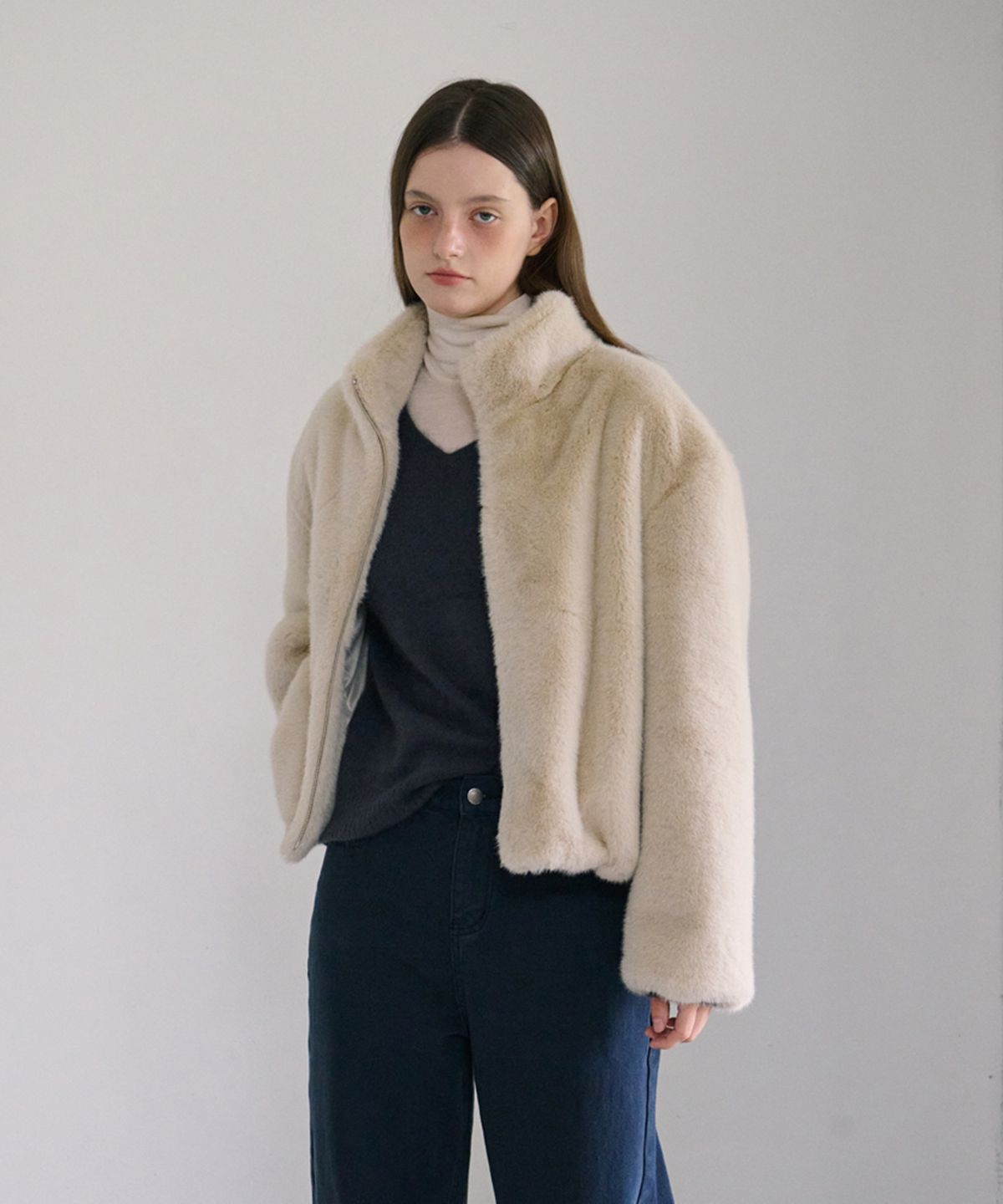 아위(AHWE) FAKE FUR ZIP-UP JACKET_L BEIGE