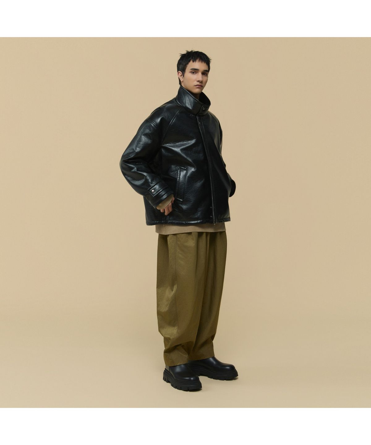 커스텀멜로우(CUSTOMELLOW) [HED MAYNER] Black Faux Leather Padded Parka CWUAW25995BKX