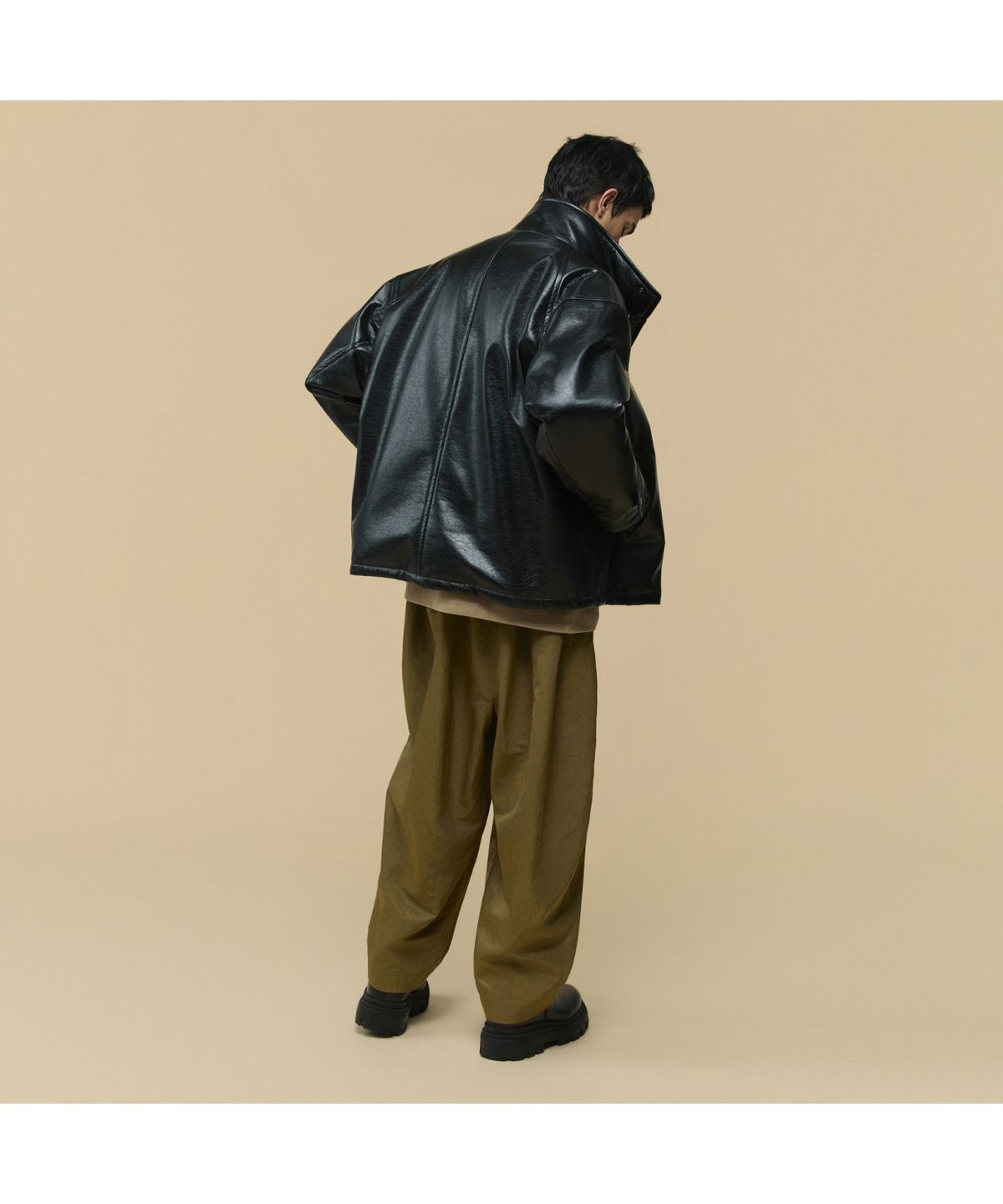 커스텀멜로우(CUSTOMELLOW) [HED MAYNER] Black Faux Leather Padded Parka CWUAW25995BKX