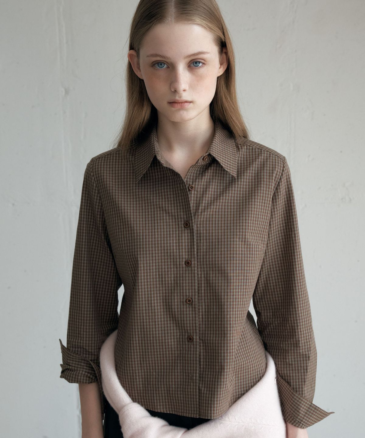 아위(AHWE) CHECK SLIM-FIT SHIRTS_BROWN