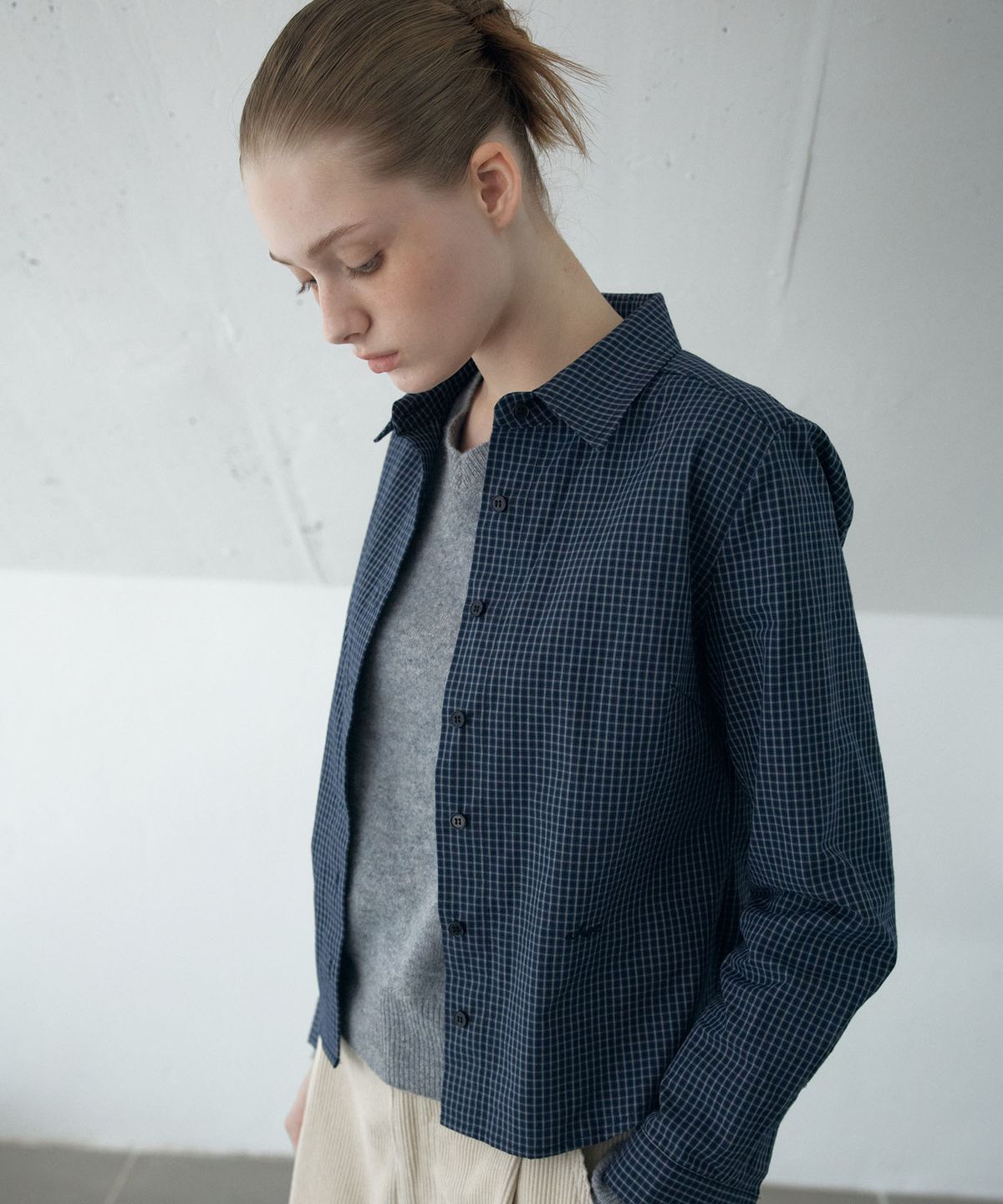 아위(AHWE) CHECK SLIM-FIT SHIRTS_NAVY