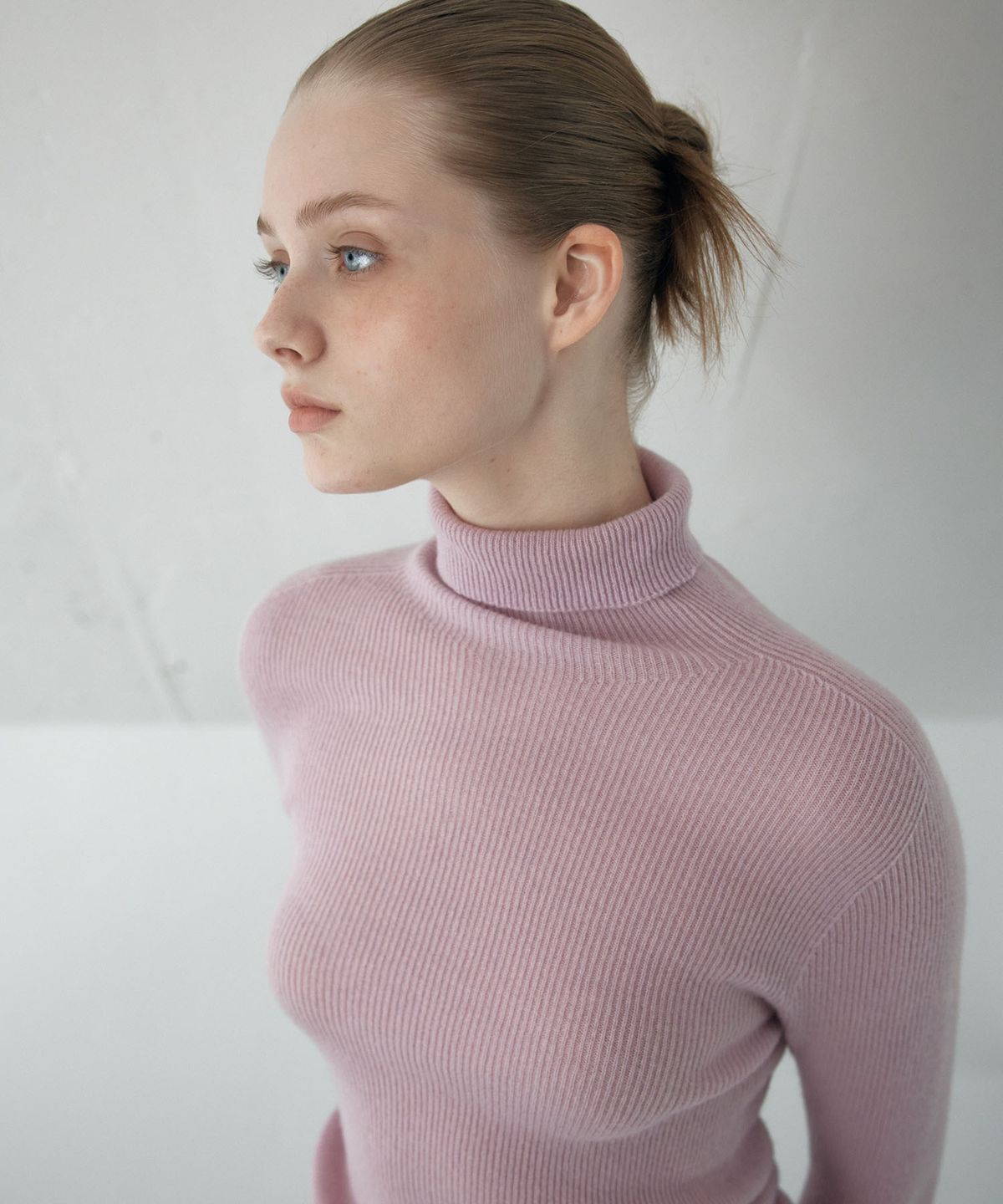 아위(AHWE) WOOL TURTLENECK PULL-OVER_BABY PINK