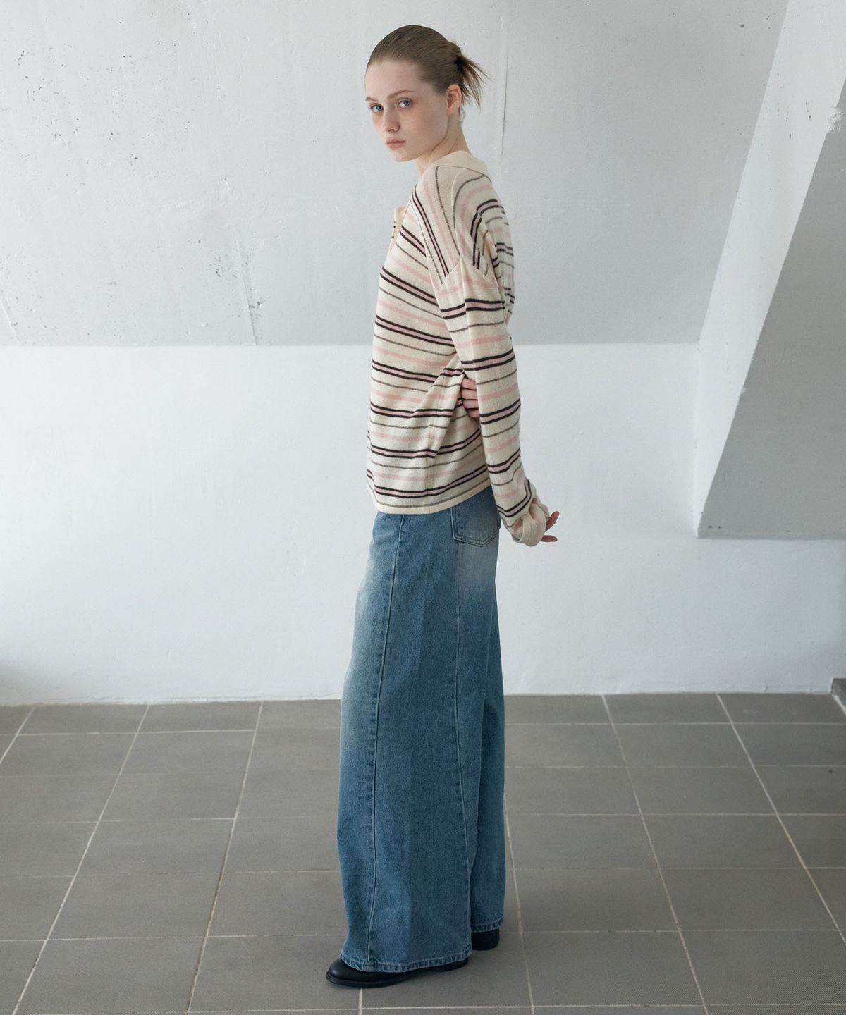아위(AHWE) MULTI STRIPE COLLAR KNIT_L BEIGE