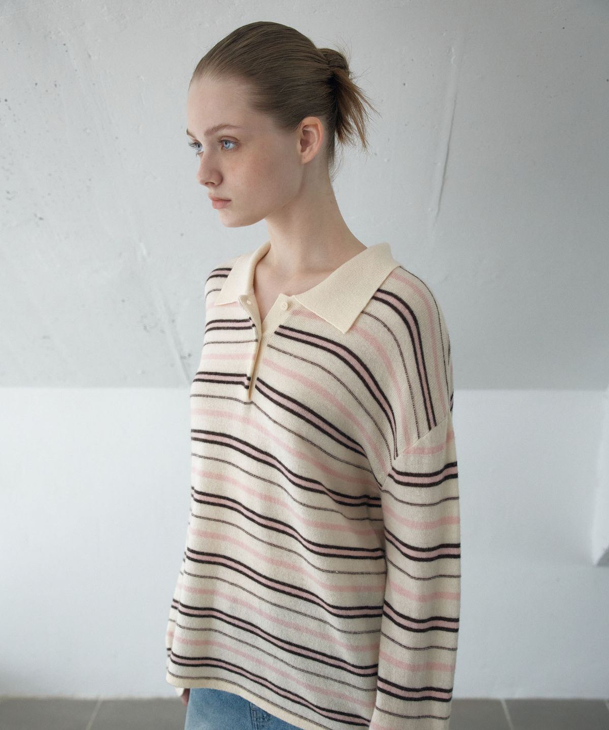 아위(AHWE) MULTI STRIPE COLLAR KNIT_L BEIGE