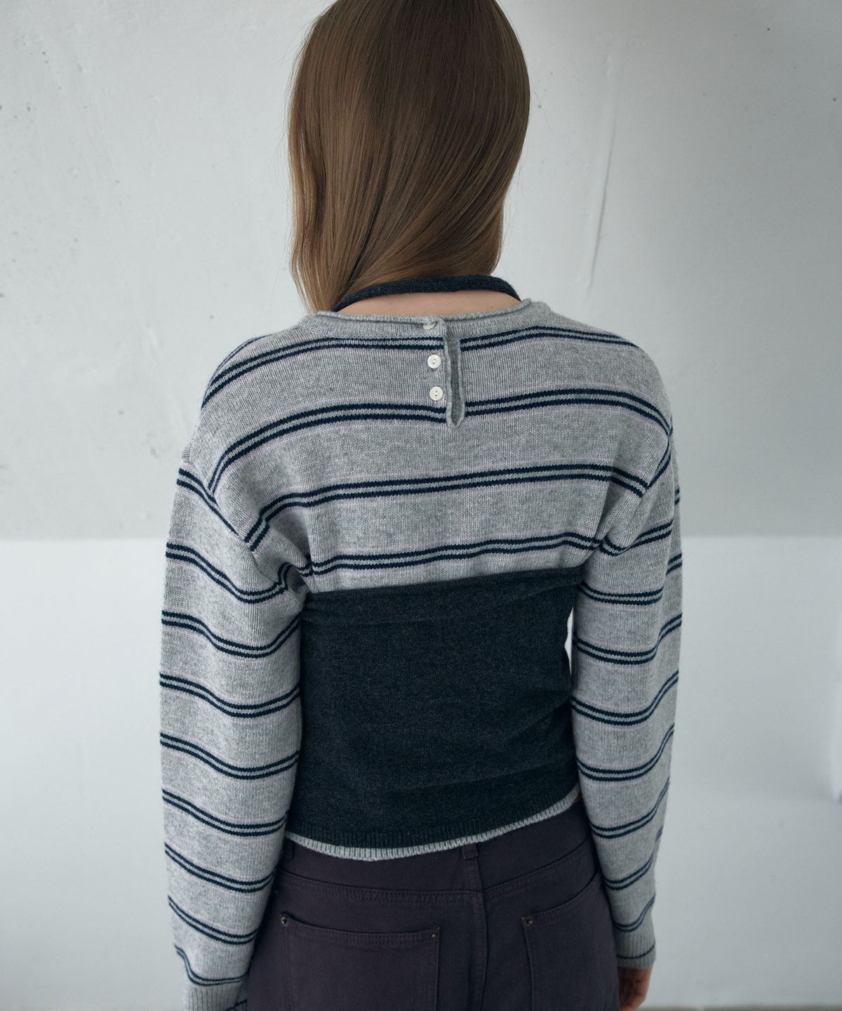 아위(AHWE) HALTER KNIT VEST_CHARCOAL