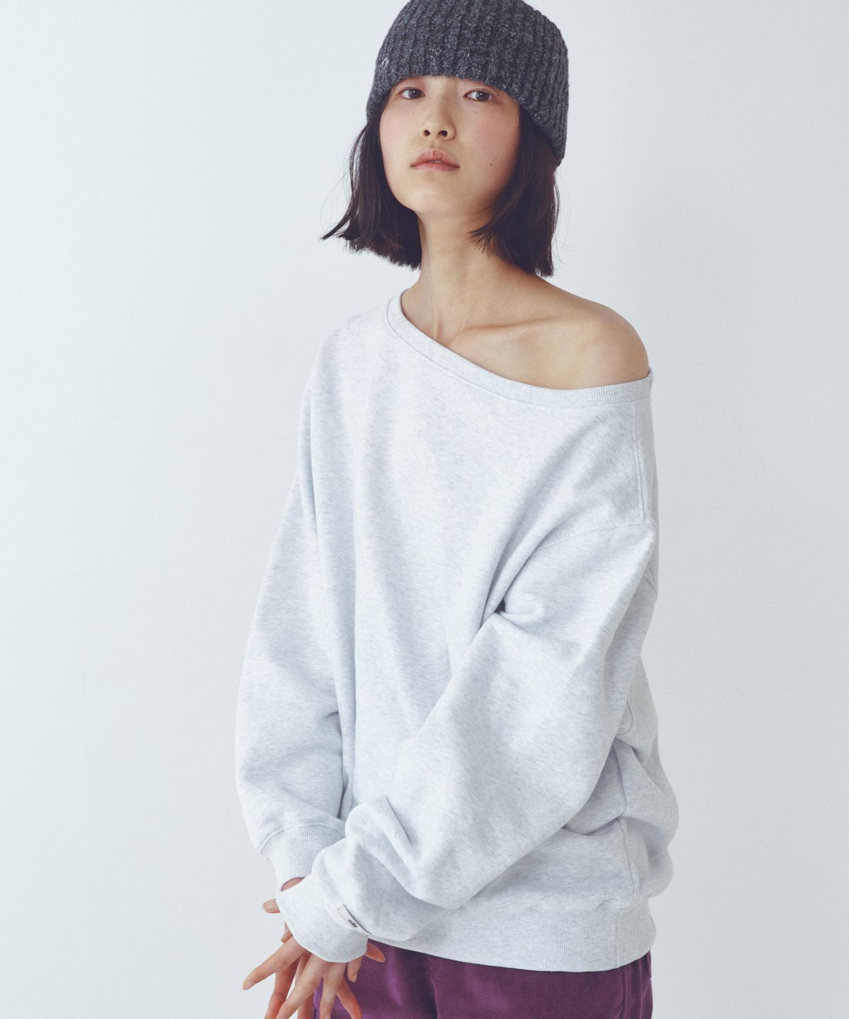 씨타(CITTA) Essential Off-shoulder Sweatshirts_CTT398(White Melange)