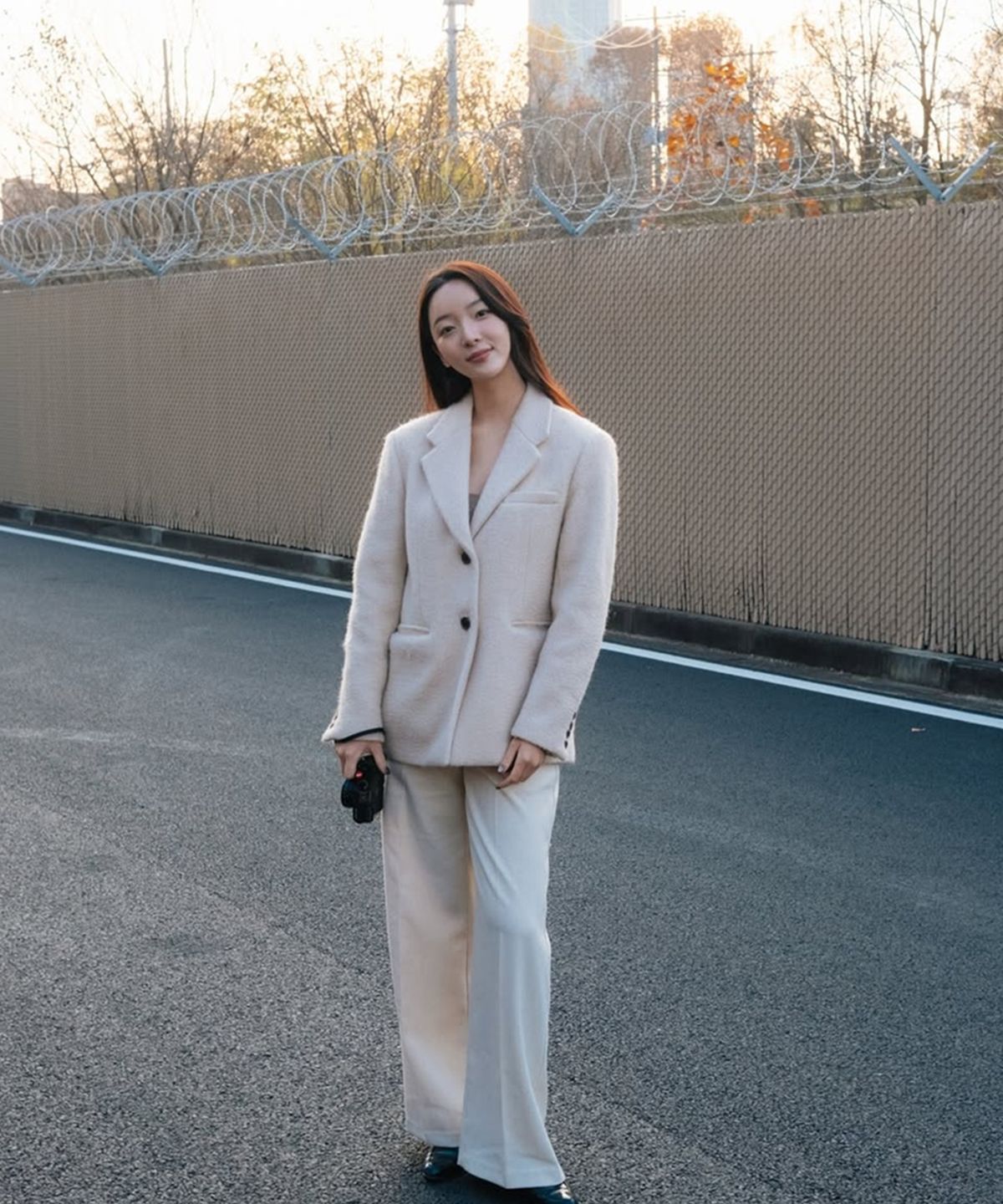아위(AHWE) HAIRY WOOL BLENDED SINGLE JACKET_L BEIGE