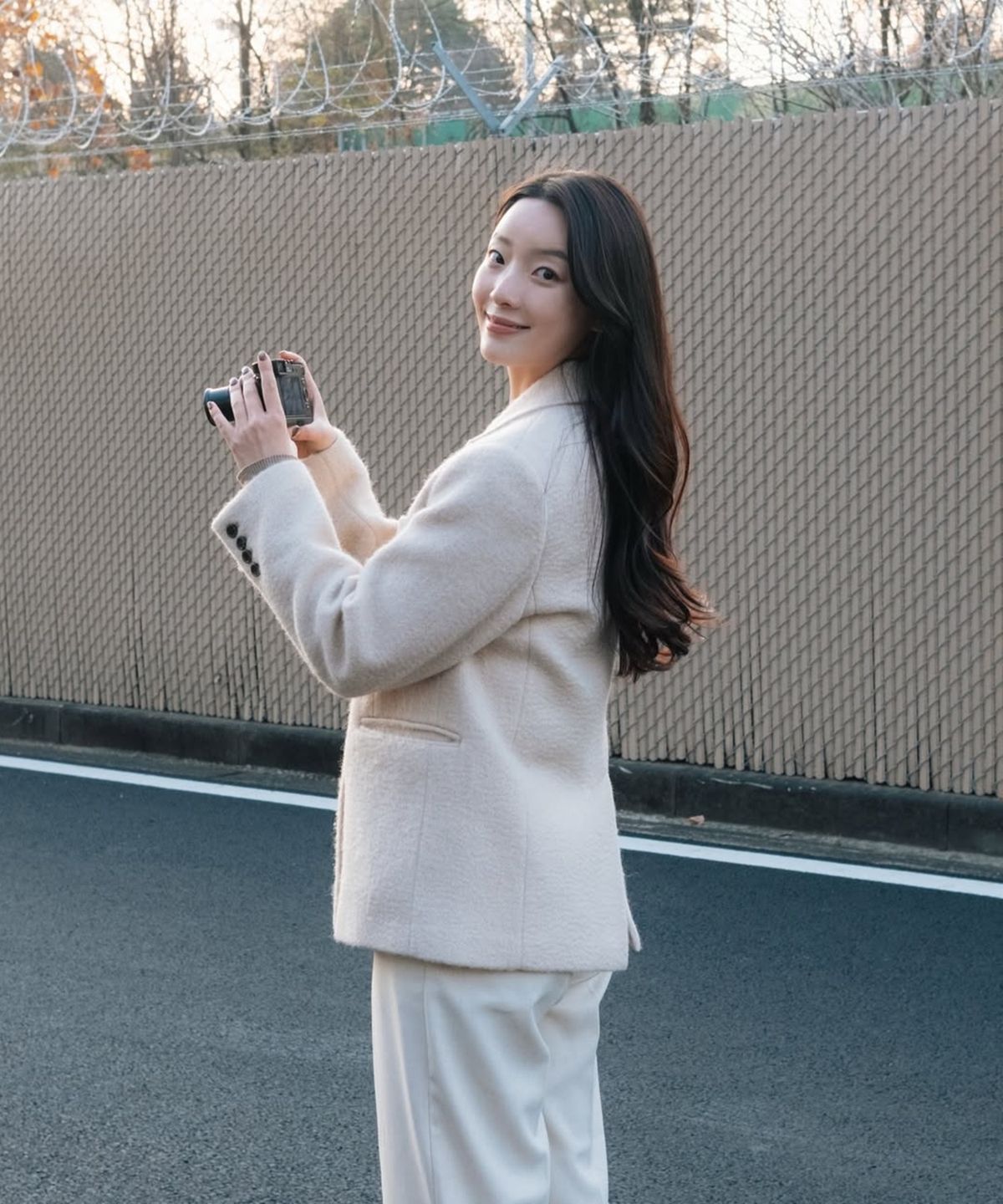 아위(AHWE) HAIRY WOOL BLENDED SINGLE JACKET_L BEIGE