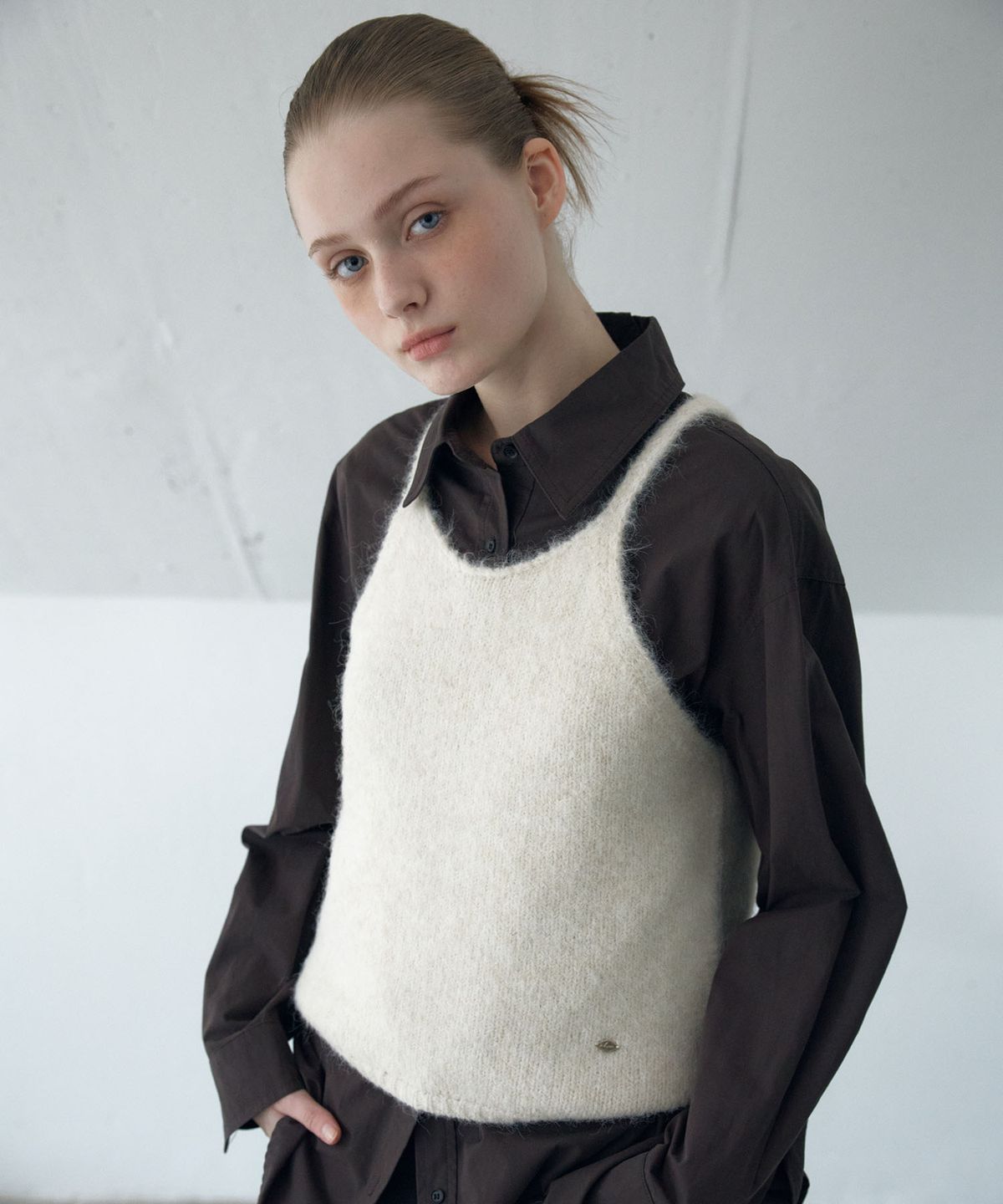 아위(AHWE) WOOL BLENDED KNIT VEST_CREAM