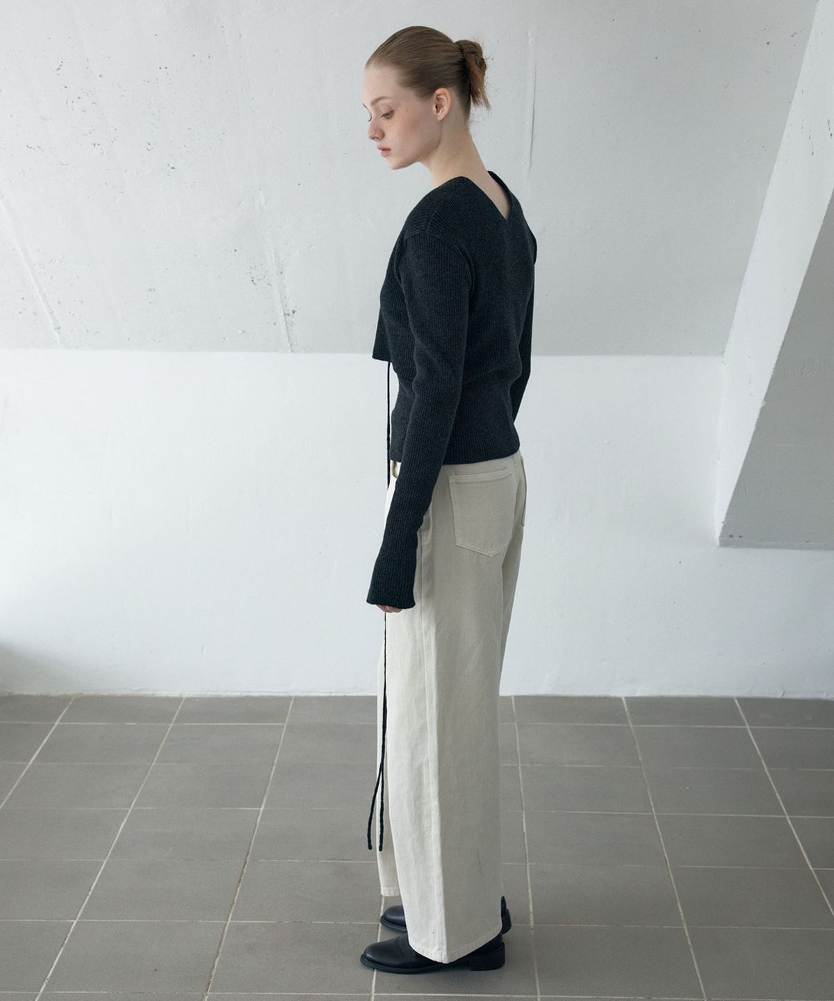 아위(AHWE) WOOL BLEND RIBBED WRAP KNIT_CHARCOAL