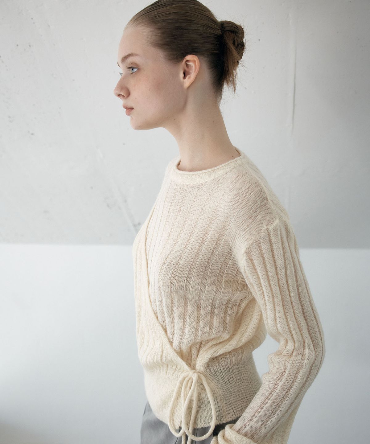 아위(AHWE) RIBBED WRAP PULL-OVER_CREAM