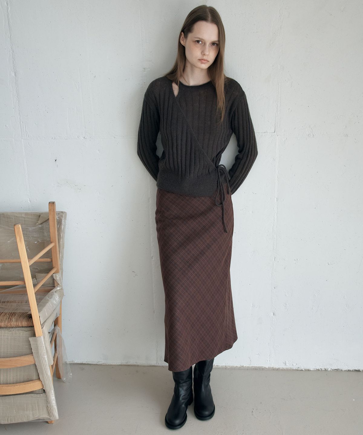 아위(AHWE) RIBBED WRAP PULL-OVER_D BRWON