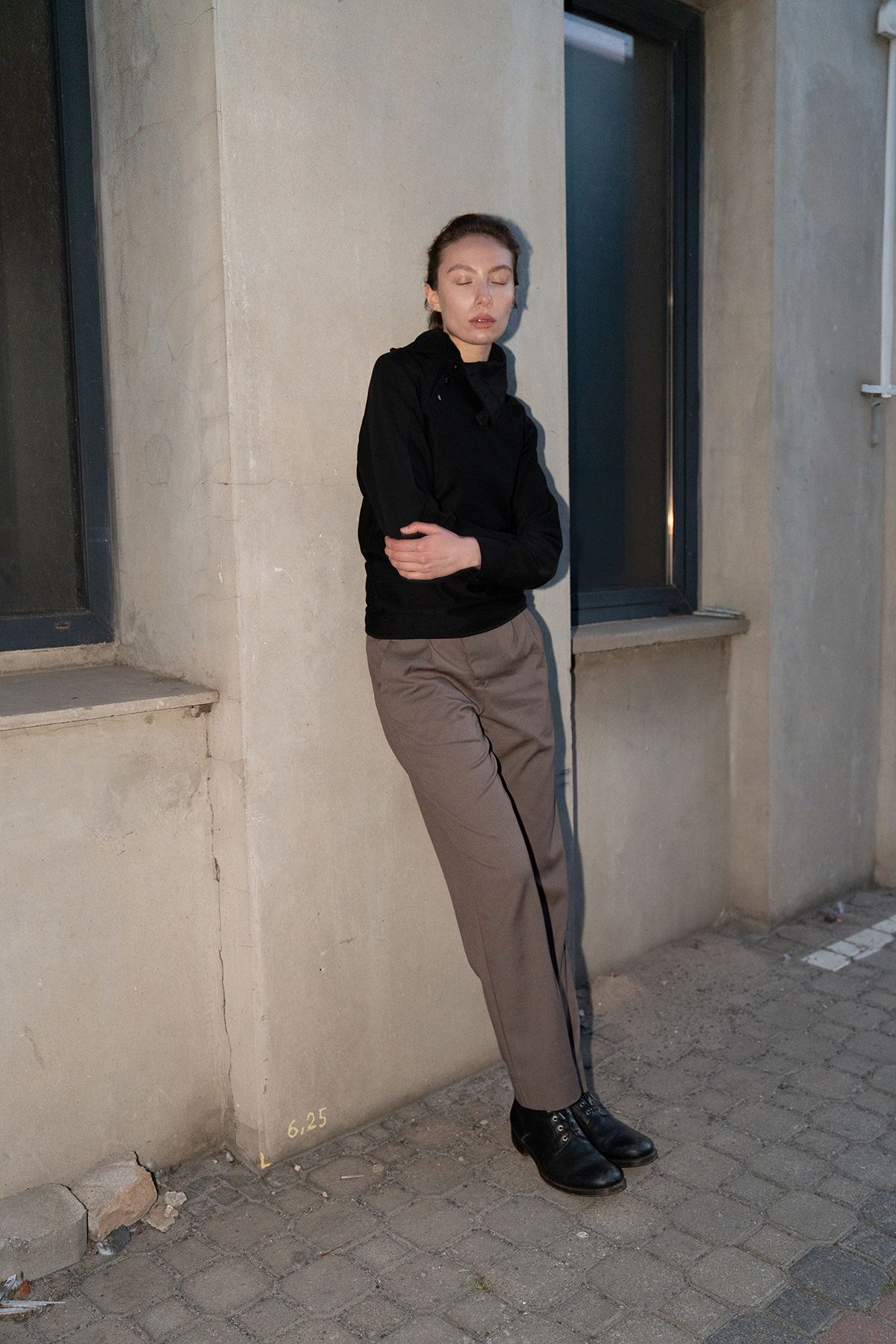 폼리쉬(FORMLICH) BELTED WOOL TROUSERS / BROWN