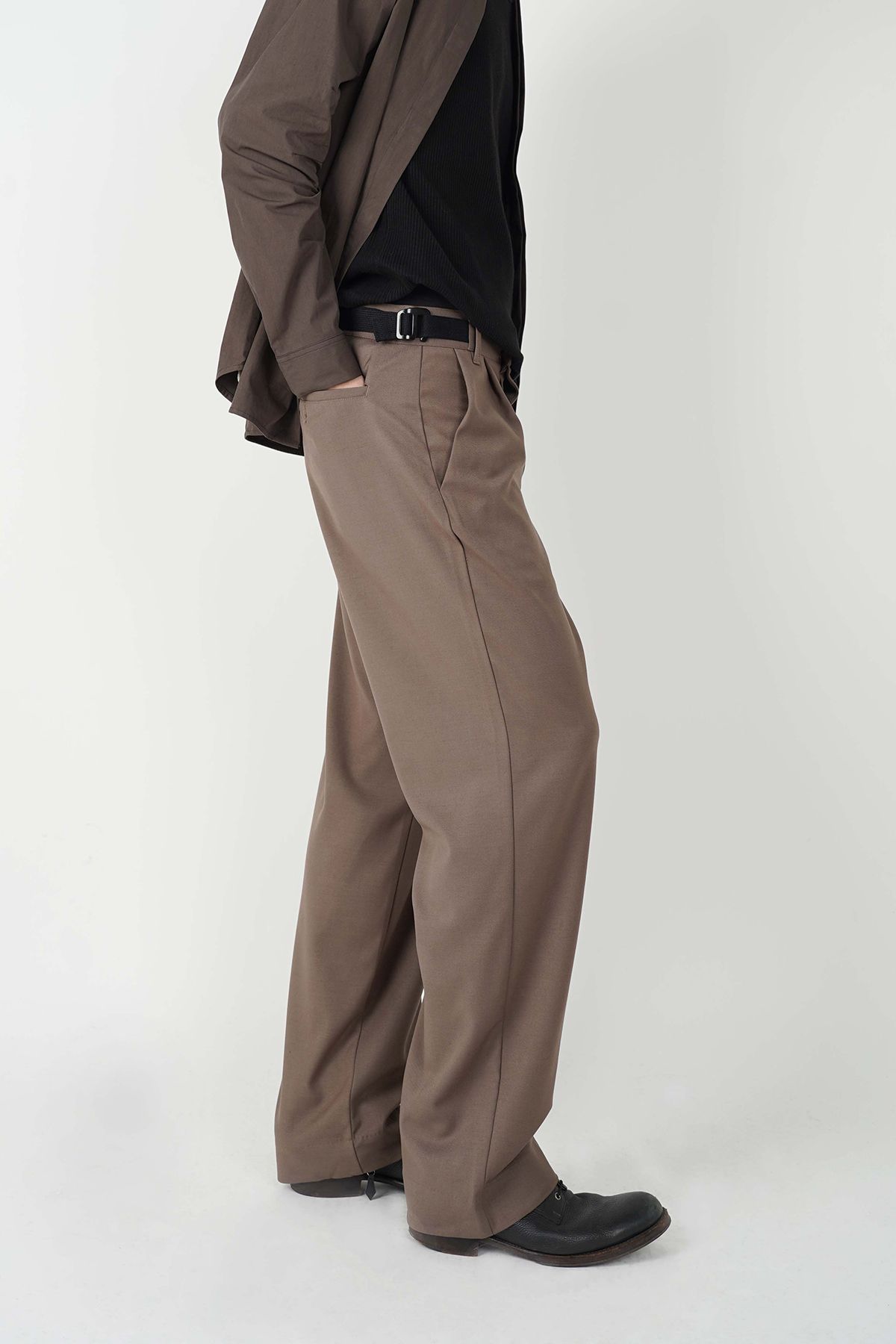 폼리쉬(FORMLICH) BELTED WOOL TROUSERS / BROWN