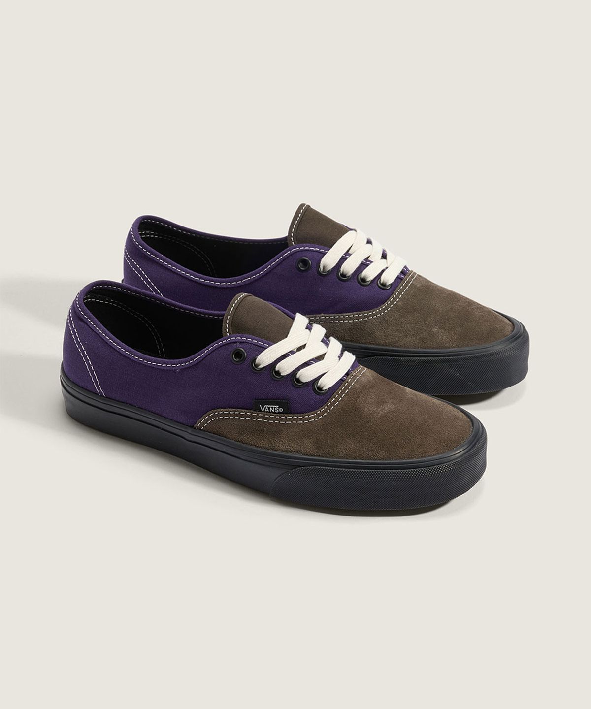 반스(VANS) 어센틱 - 블랙 사이드월:고딕 그레이프 / VN000D7Y11E1
