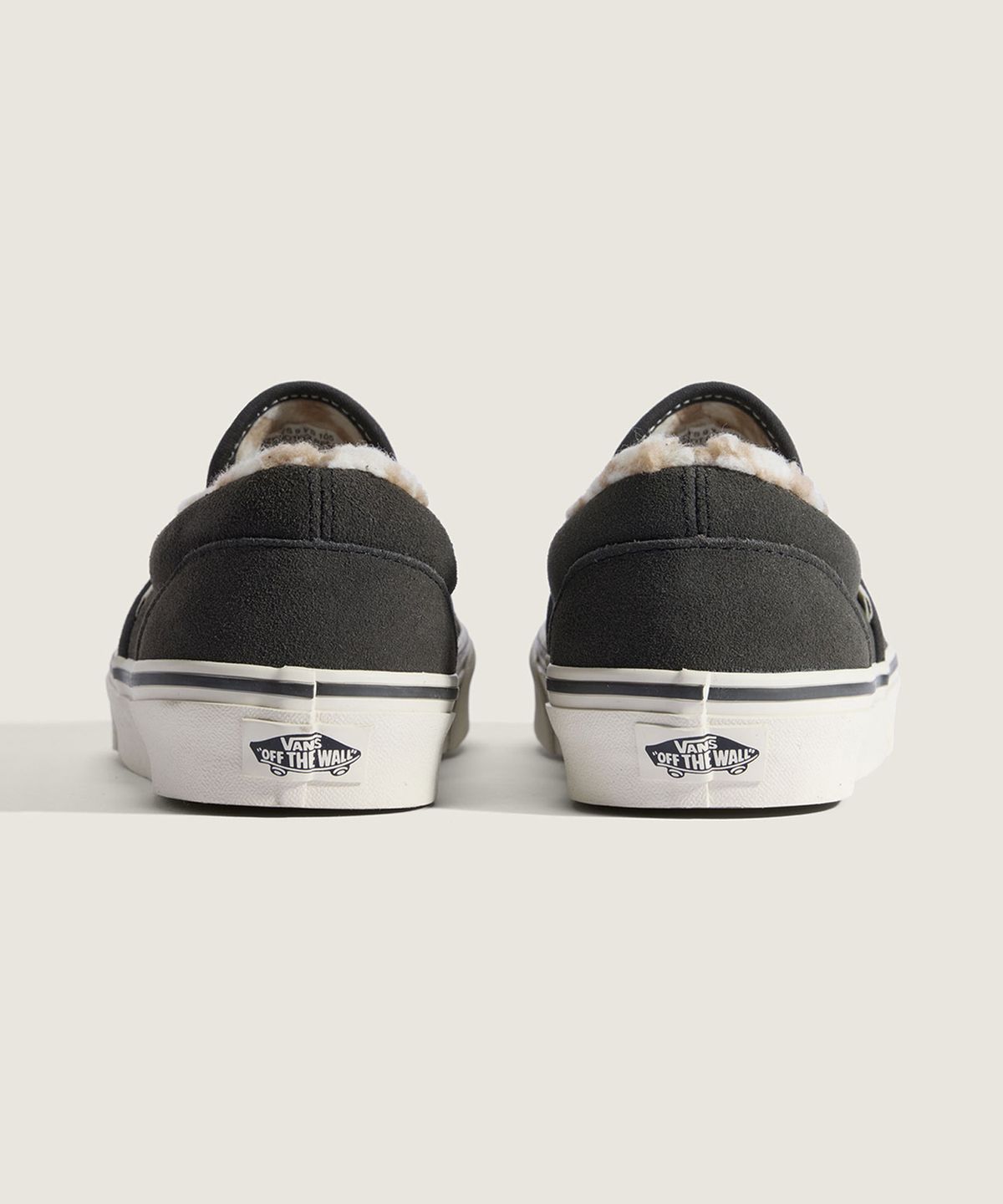 반스(VANS) 클래식 슬립온 - (코지 허그) 페이디드 블랙 / VN000BVZEMV1