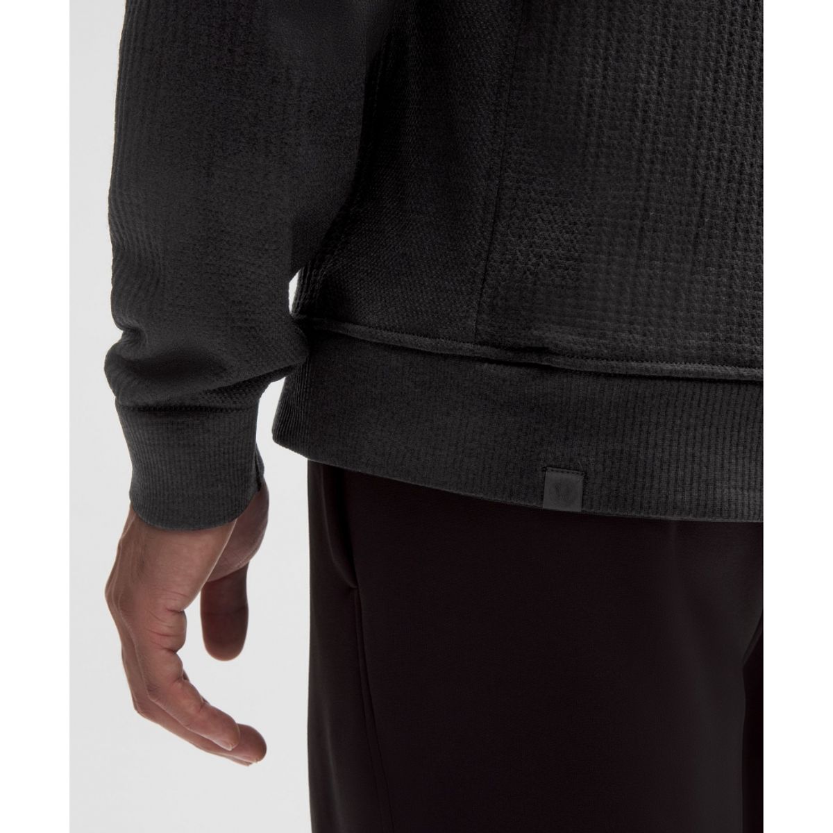 룰루레몬(LULULEMON) 엔지니어드 웜스 하프집  BLK BLK