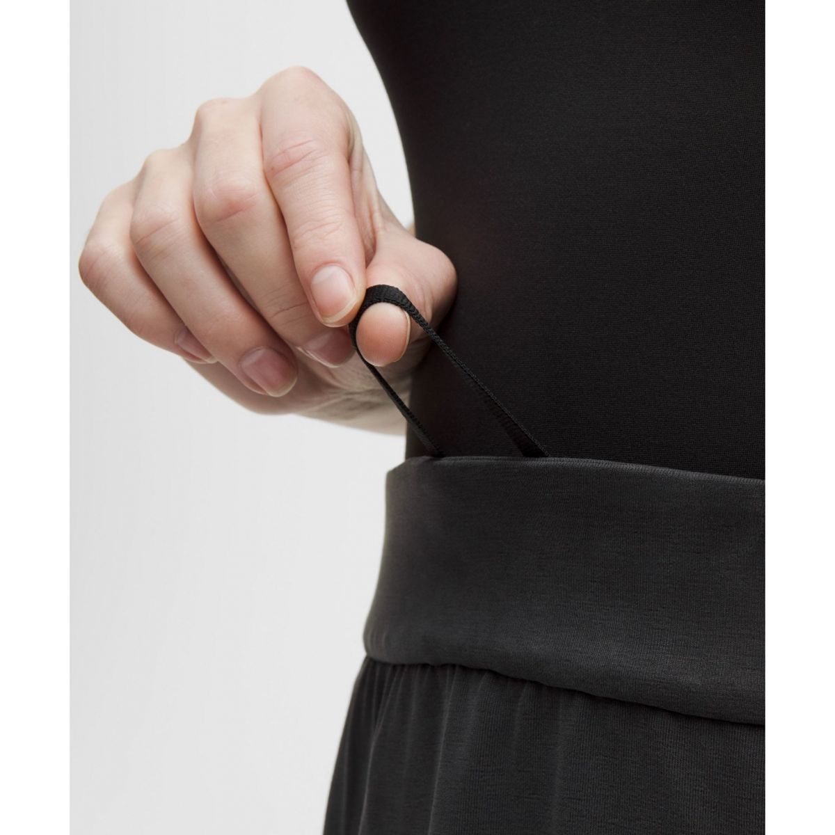 룰루레몬(LULULEMON) Softstreme 풀온 하이라이즈 맥시스커트  BLK