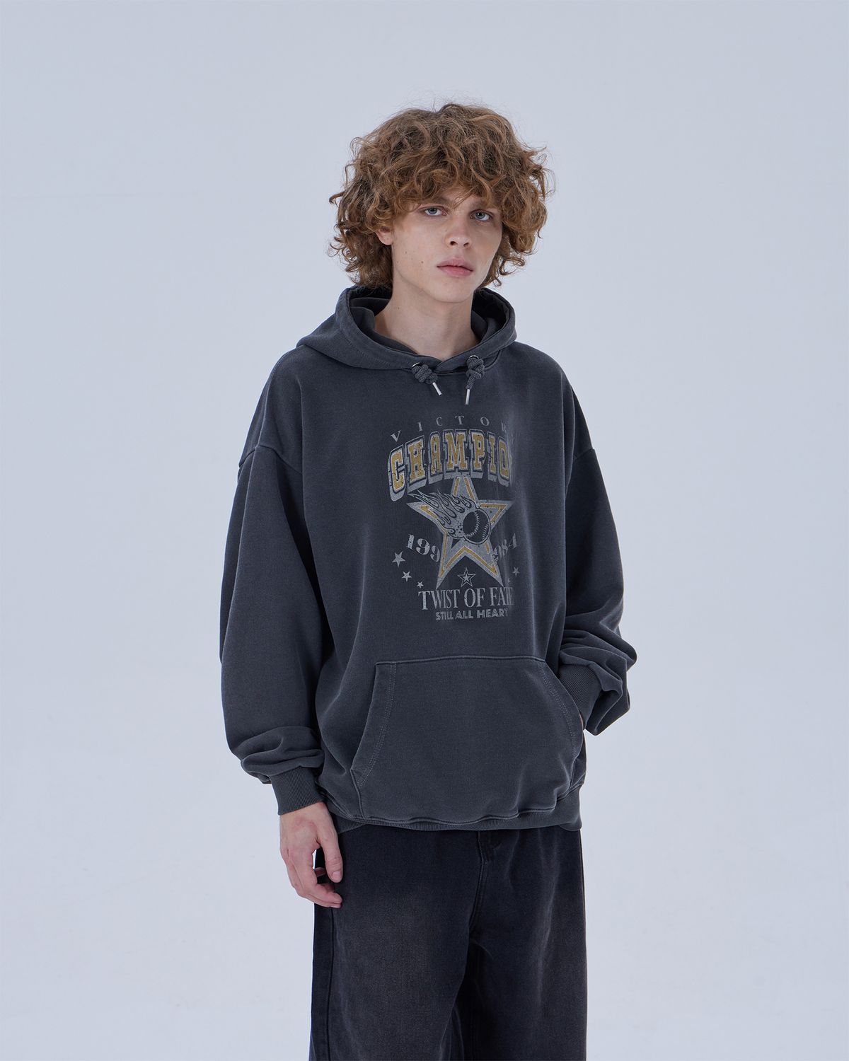 디스펑트(DYSFUNCT) CHAMPION STAR PIGMENT HOODIE (CHARCOAL)