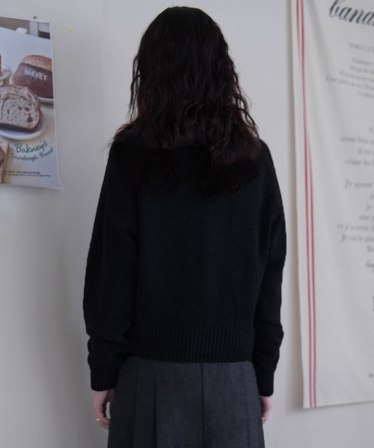 드헤베(DEHEVE) Wool V-neck Knit [Black]