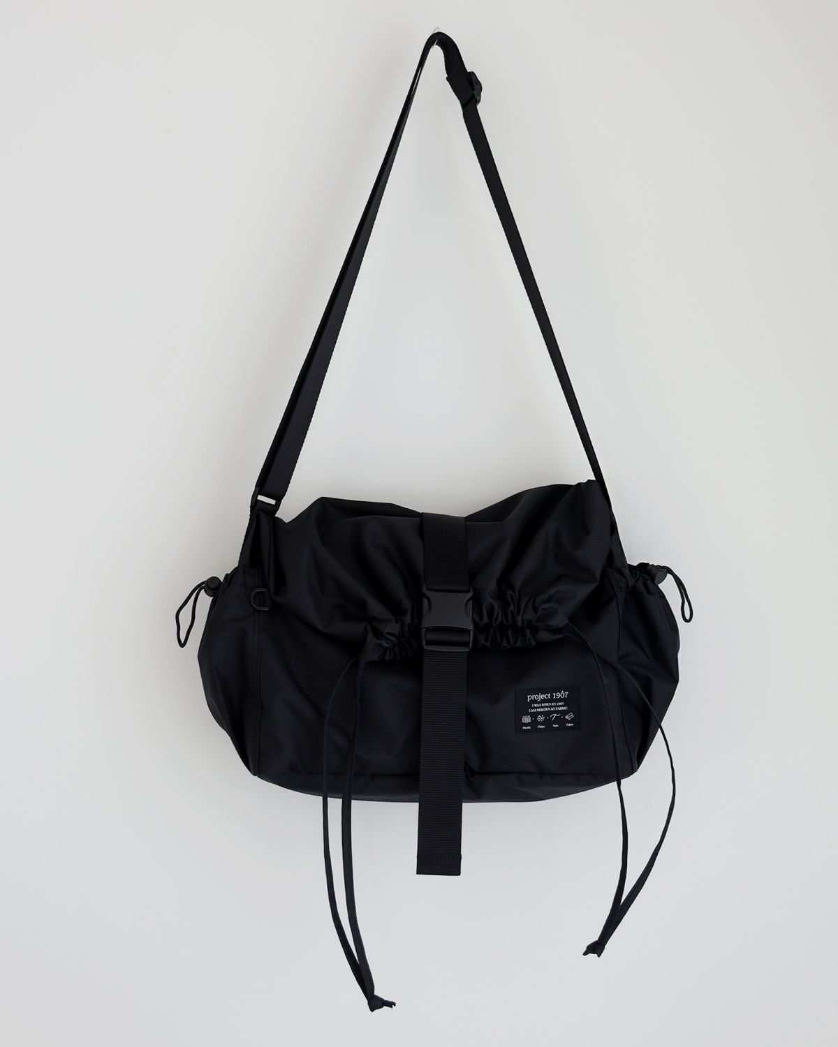 프로젝트 1907(PROJECT1907) [PLASTIC] String Hobobag (Black)