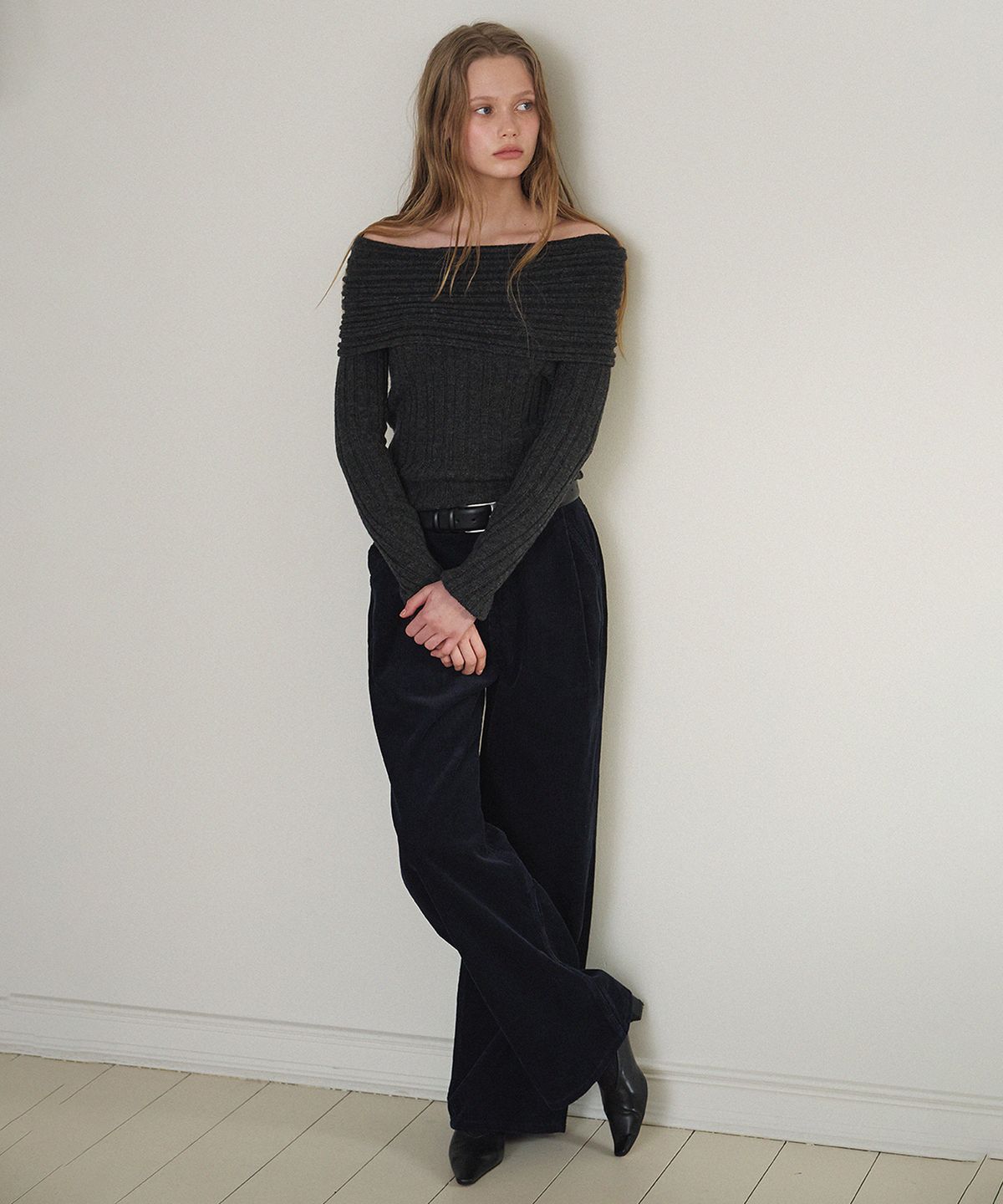 하우스 오브 폰드(HOUSE OF POND) Merino Wool Blended Off-Shoulder Sweater_Charcoal