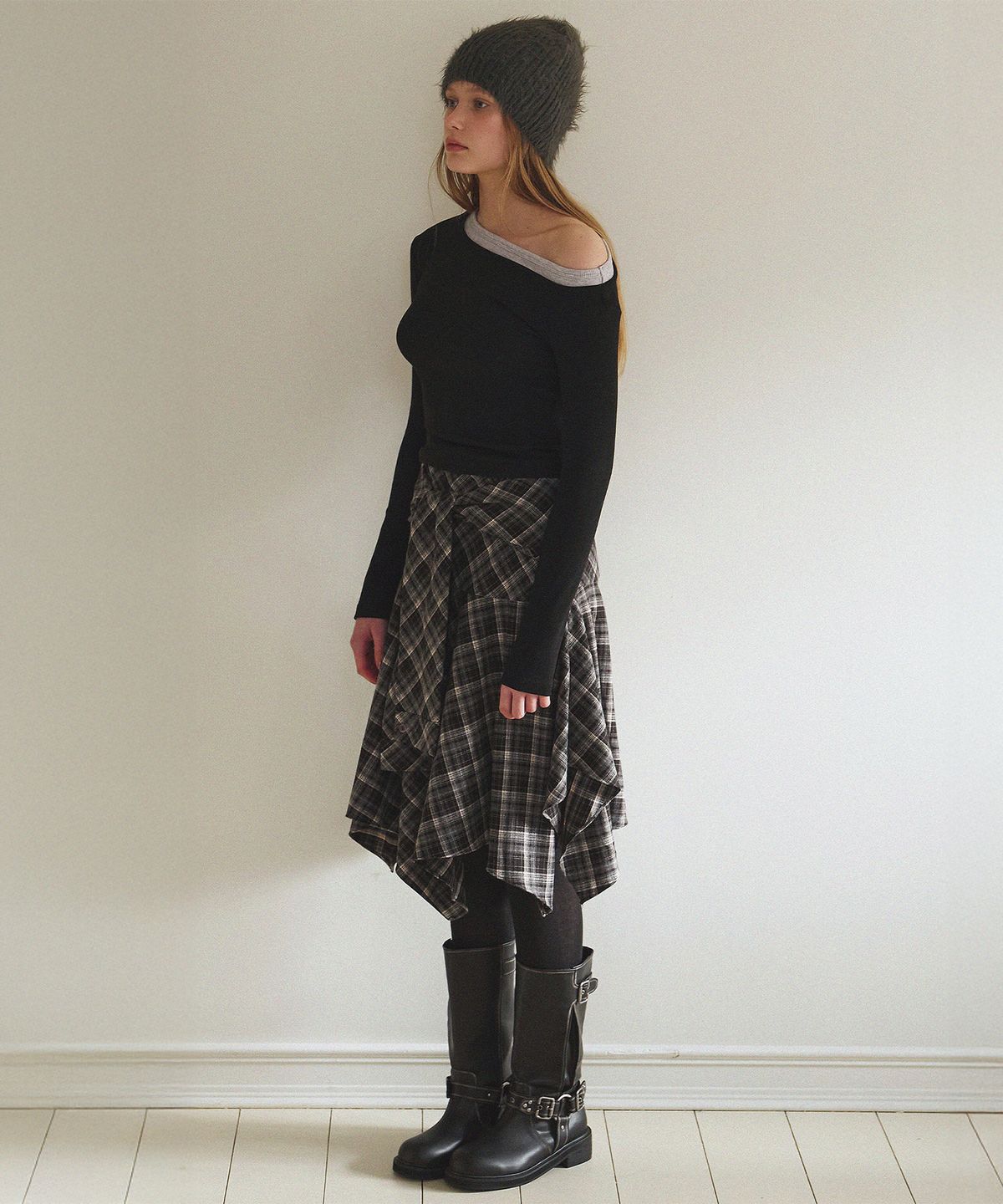 하우스 오브 폰드(HOUSE OF POND) Layered Asymmetric Shoulder T Shirt_Black