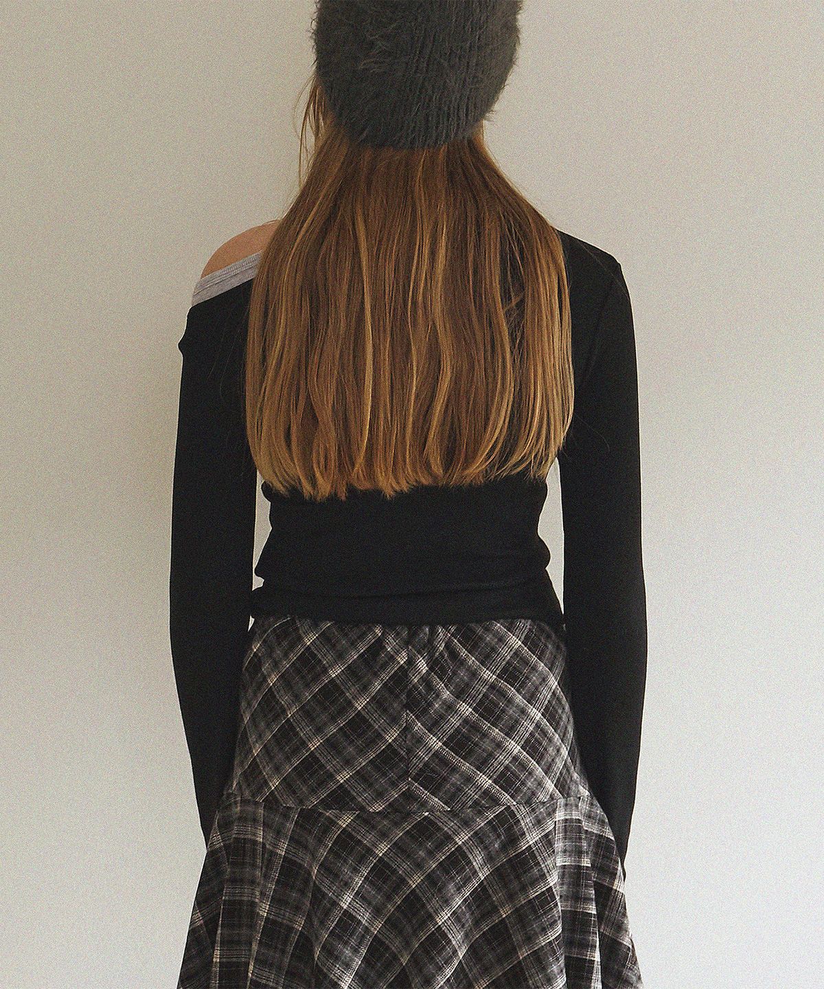 하우스 오브 폰드(HOUSE OF POND) Layered Asymmetric Shoulder T Shirt_Black