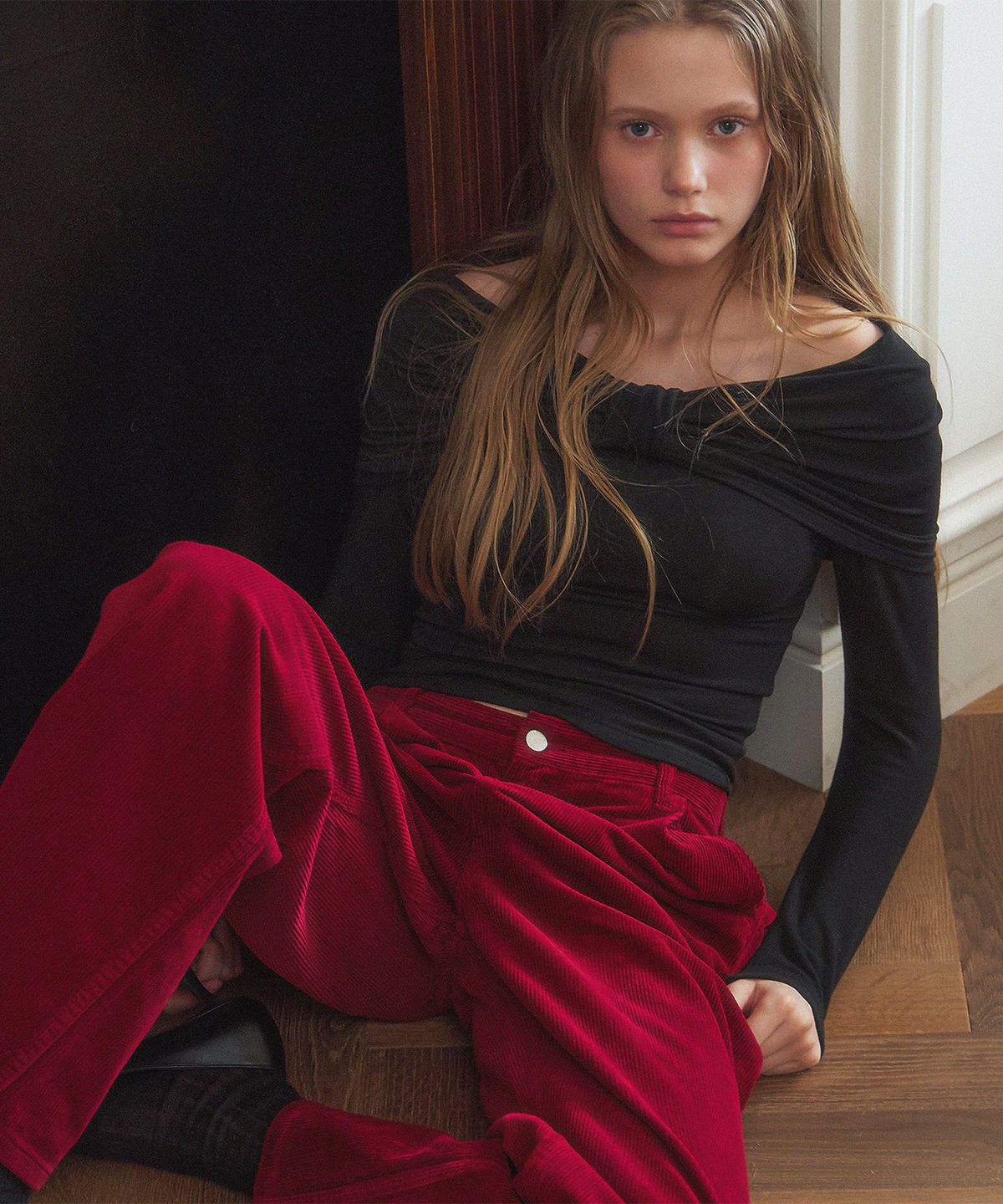 하우스 오브 폰드(HOUSE OF POND) Fleeced Bow Off Shoulder T Shirt_Black