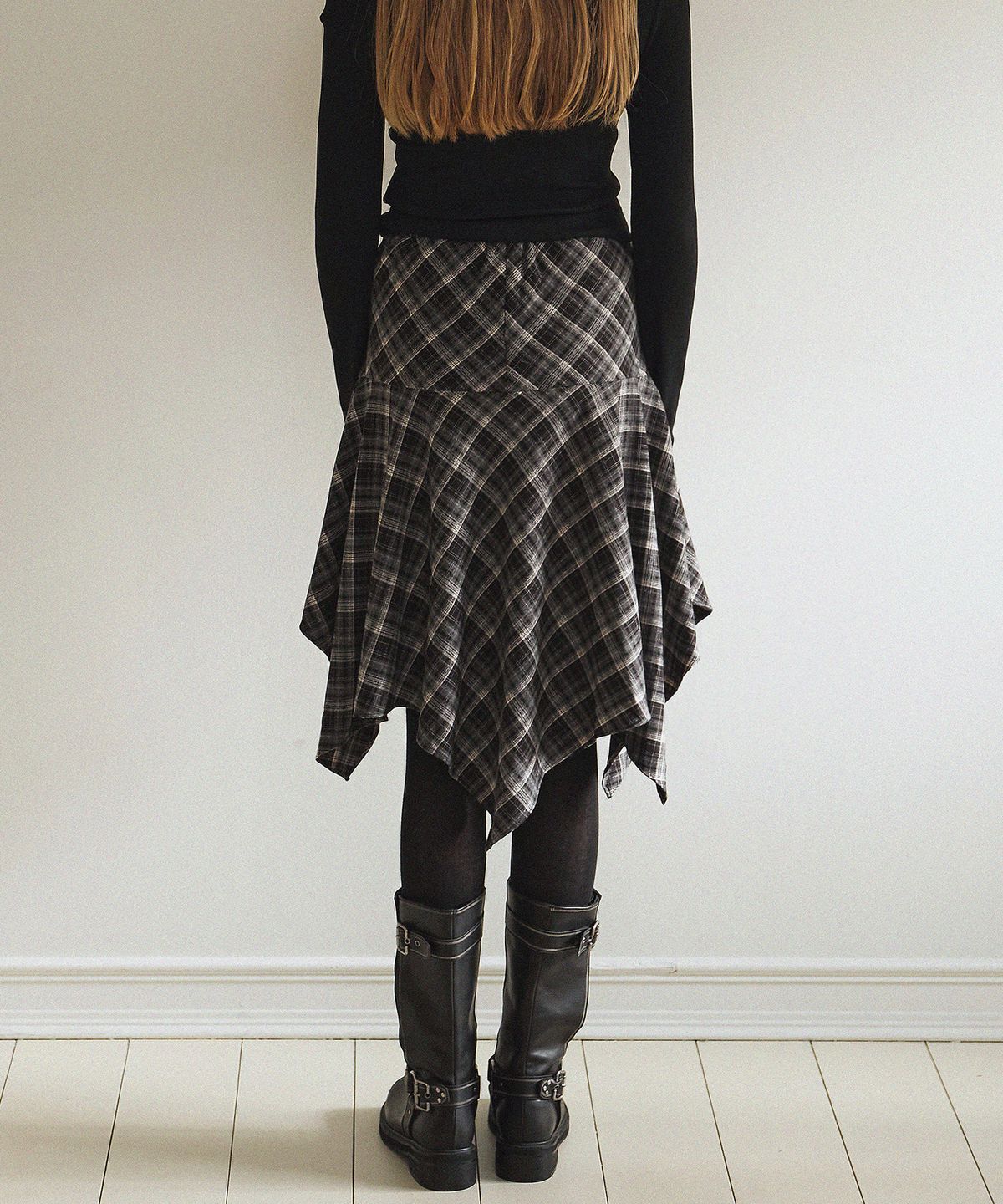 하우스 오브 폰드(HOUSE OF POND) Tartan Flair Knee Length Skirt_Black