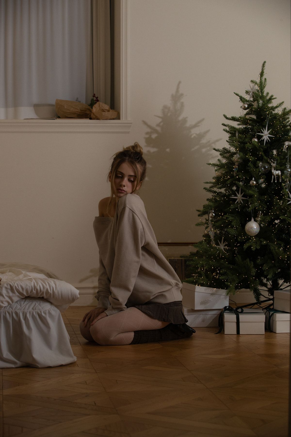 피프트 에일리어스(FIFTHALIAS) Latte one-off sweatshirt Cream beige