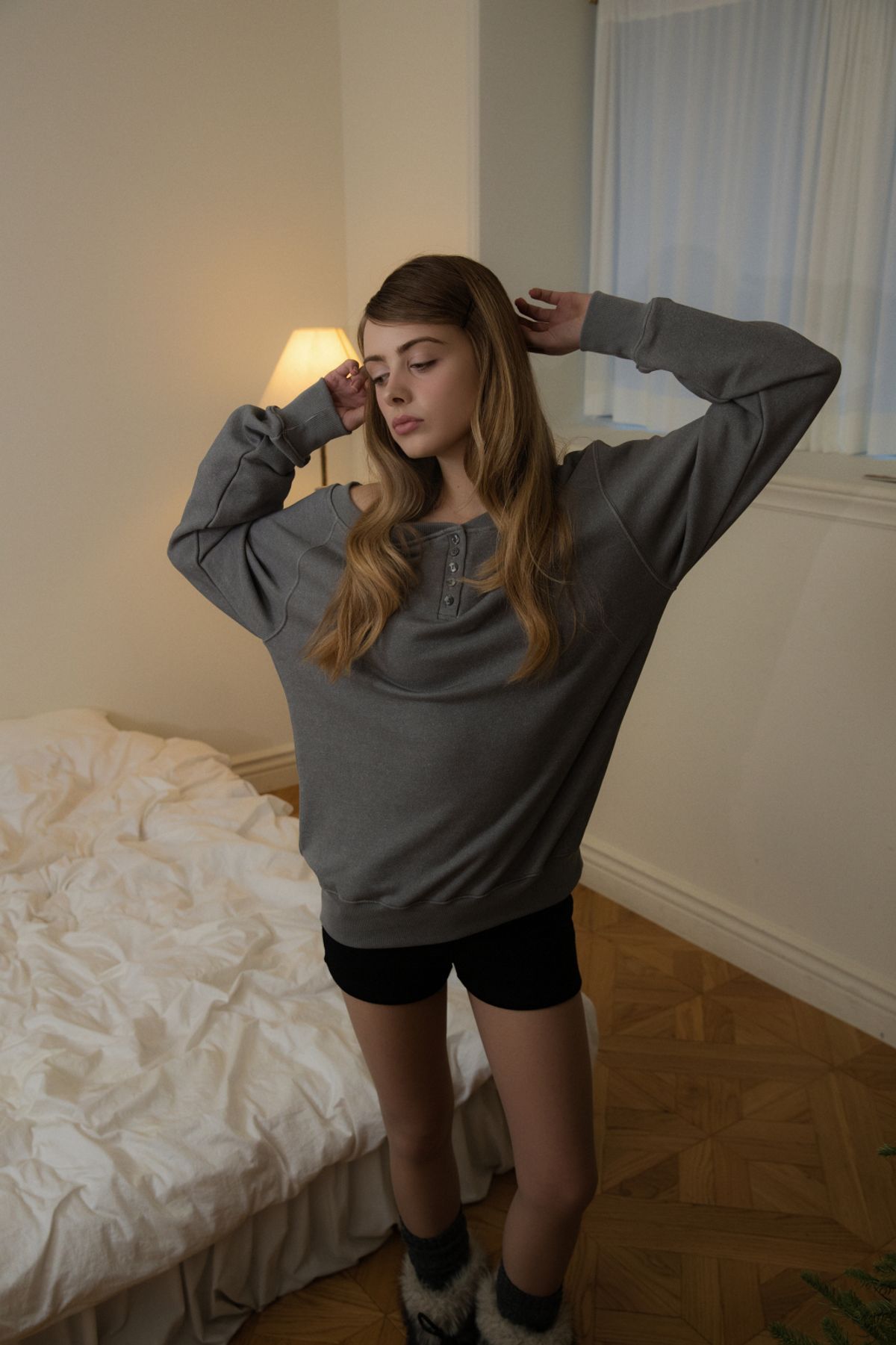 피프트 에일리어스(FIFTHALIAS) Latte one-off sweatshirt Charcoal