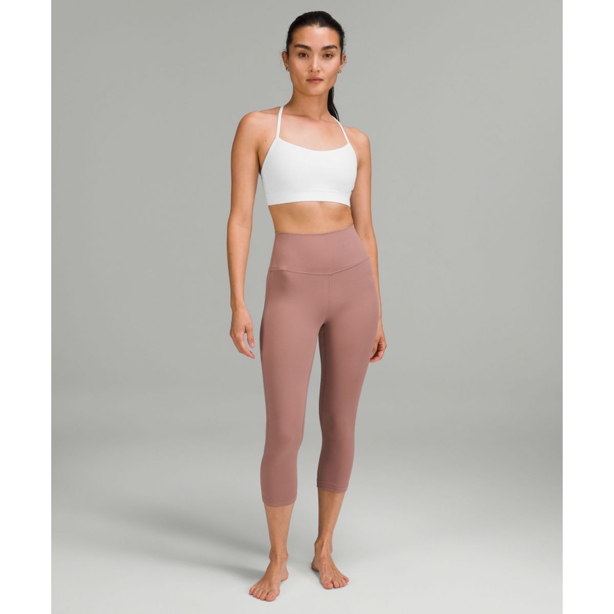 룰루레몬(LULULEMON) 플로우 Y 브라 Nulu *라이트 서포트, B C컵 아시아 핏  WHT