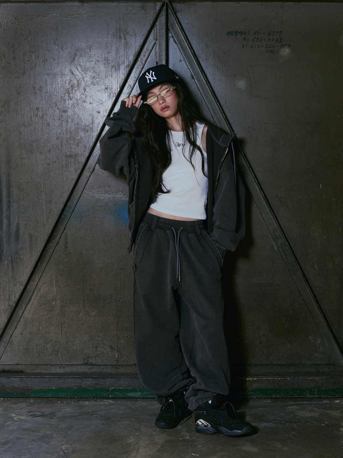 콜아웃뉴이어(CONY) WASHED RUFFLE PANTS / CHARCOAL
