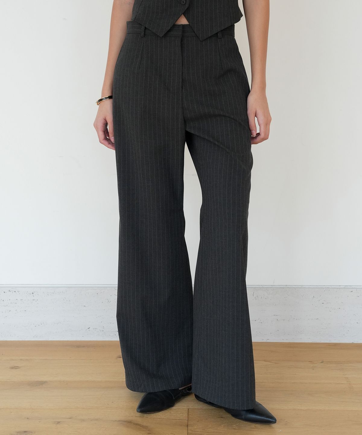 재즈드(JAZZED) GRAY HALO STRIPE PANTS