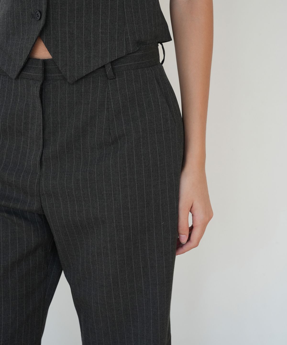 재즈드(JAZZED) GRAY HALO STRIPE PANTS