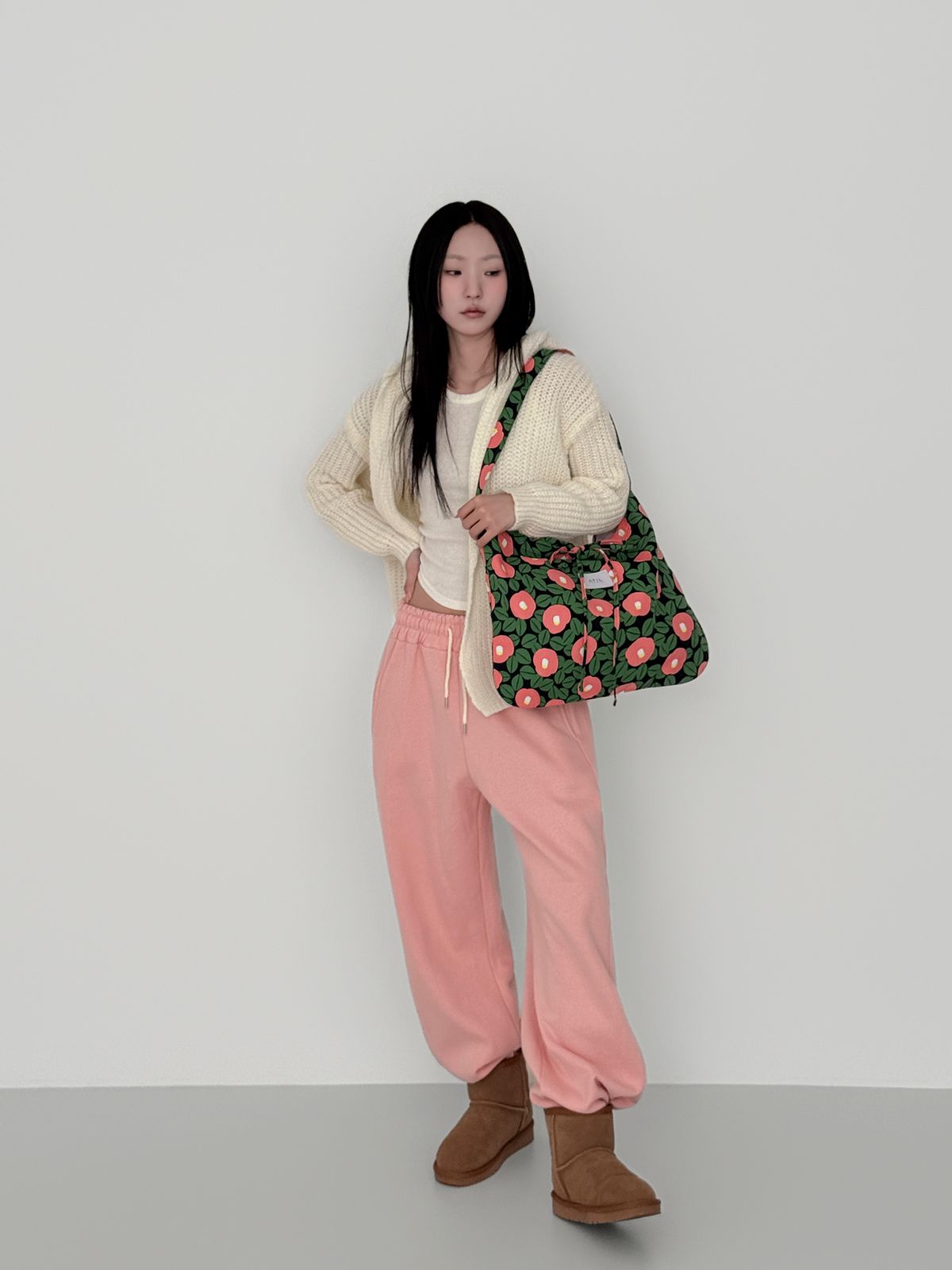 어틸스튜디오(ATIL STUDIO) 올시즌 옥스포드 그래픽 숄더백 _ [코랄카멜리아]