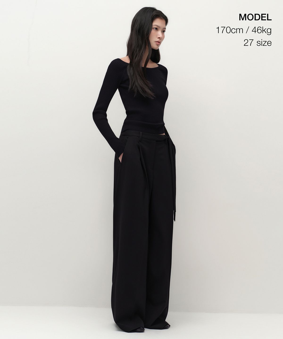 무신사 스탠다드 우먼(MUSINSA STANDARD WOMAN) 우먼즈 웨이스트 스트랩 딥 턱 와이드 슬랙스 [블랙]